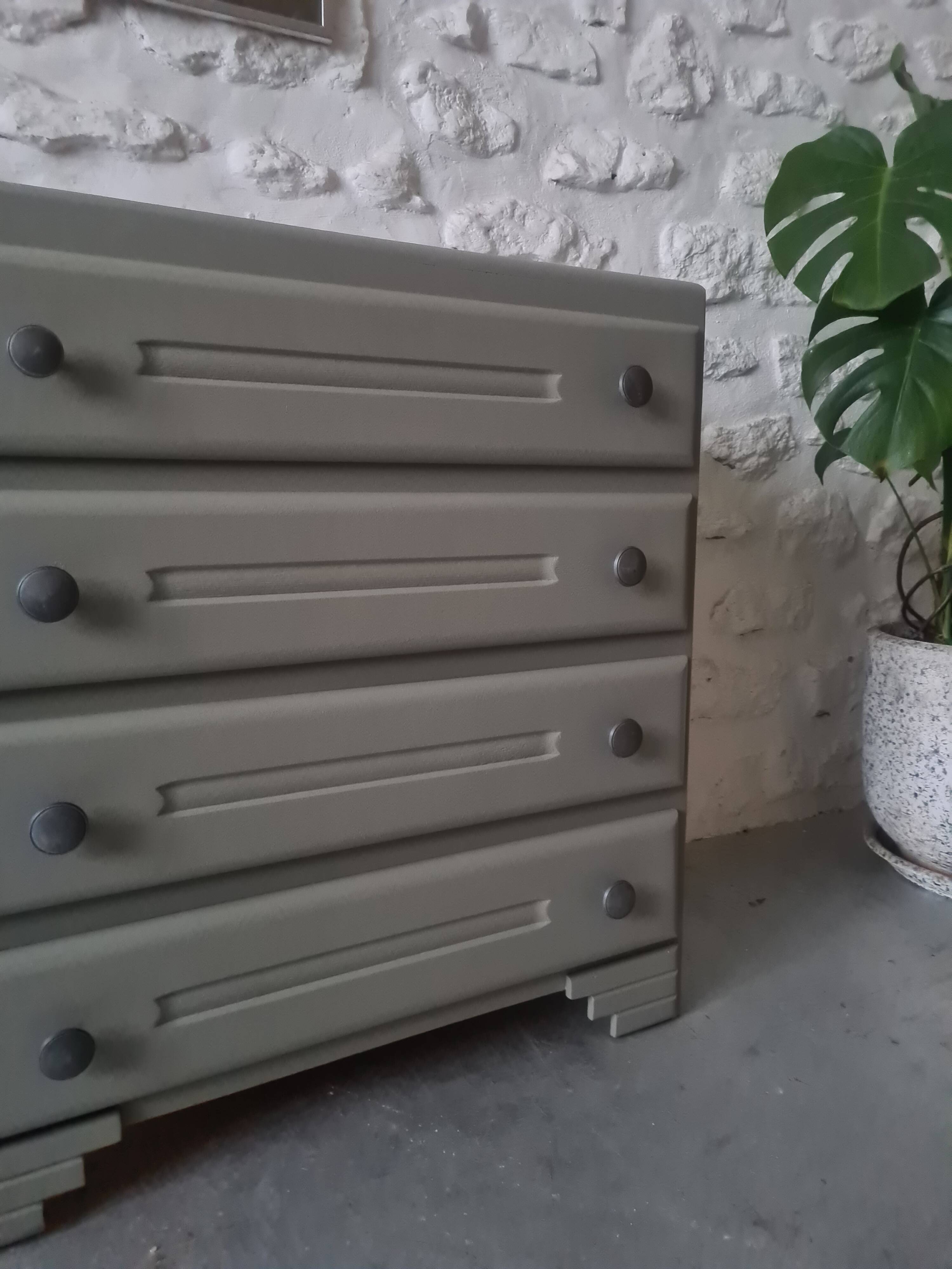 Small vintage chest of drawers
