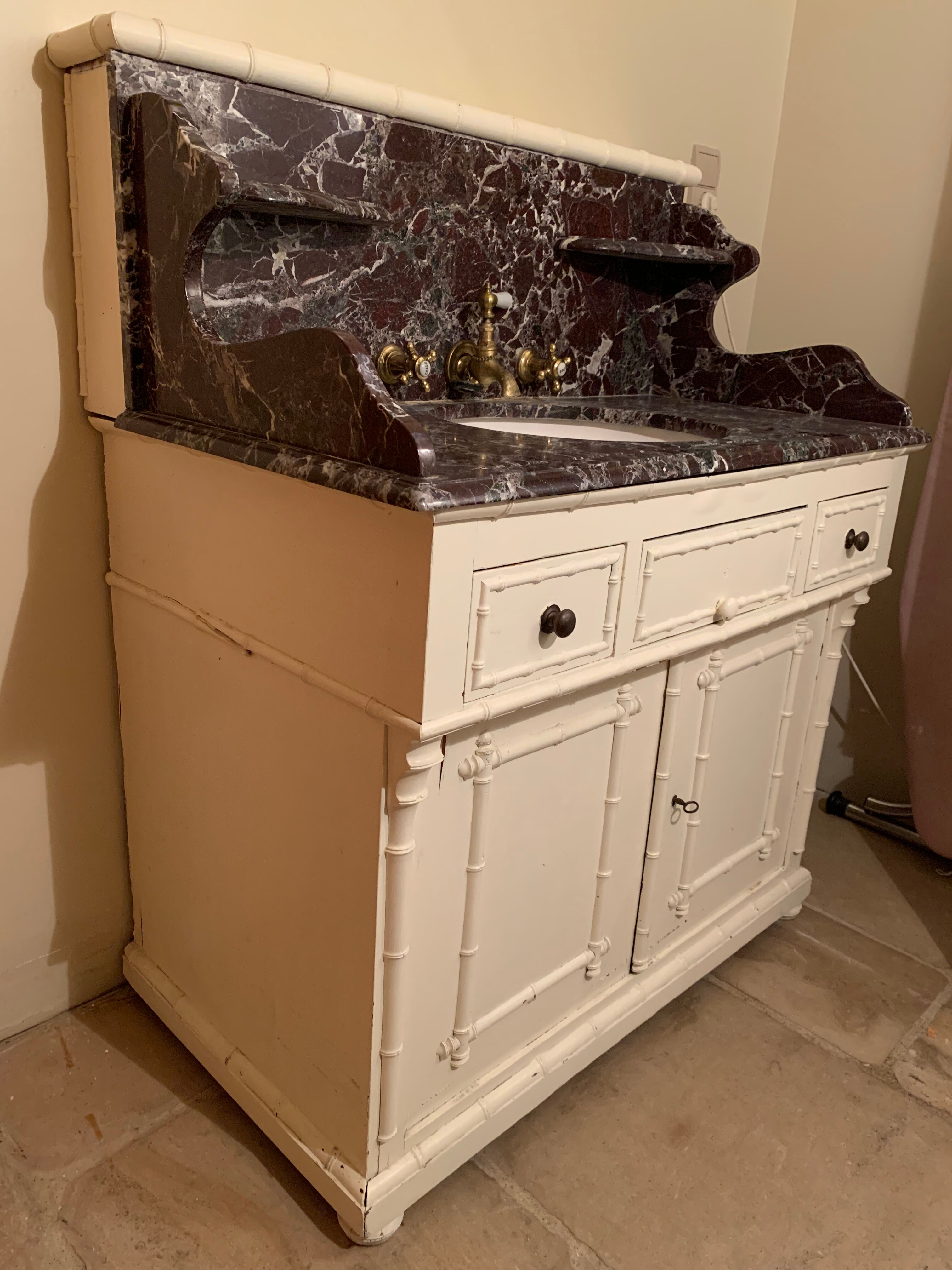 Bathroom furniture, marble top, simple vasque and vintage faucet
