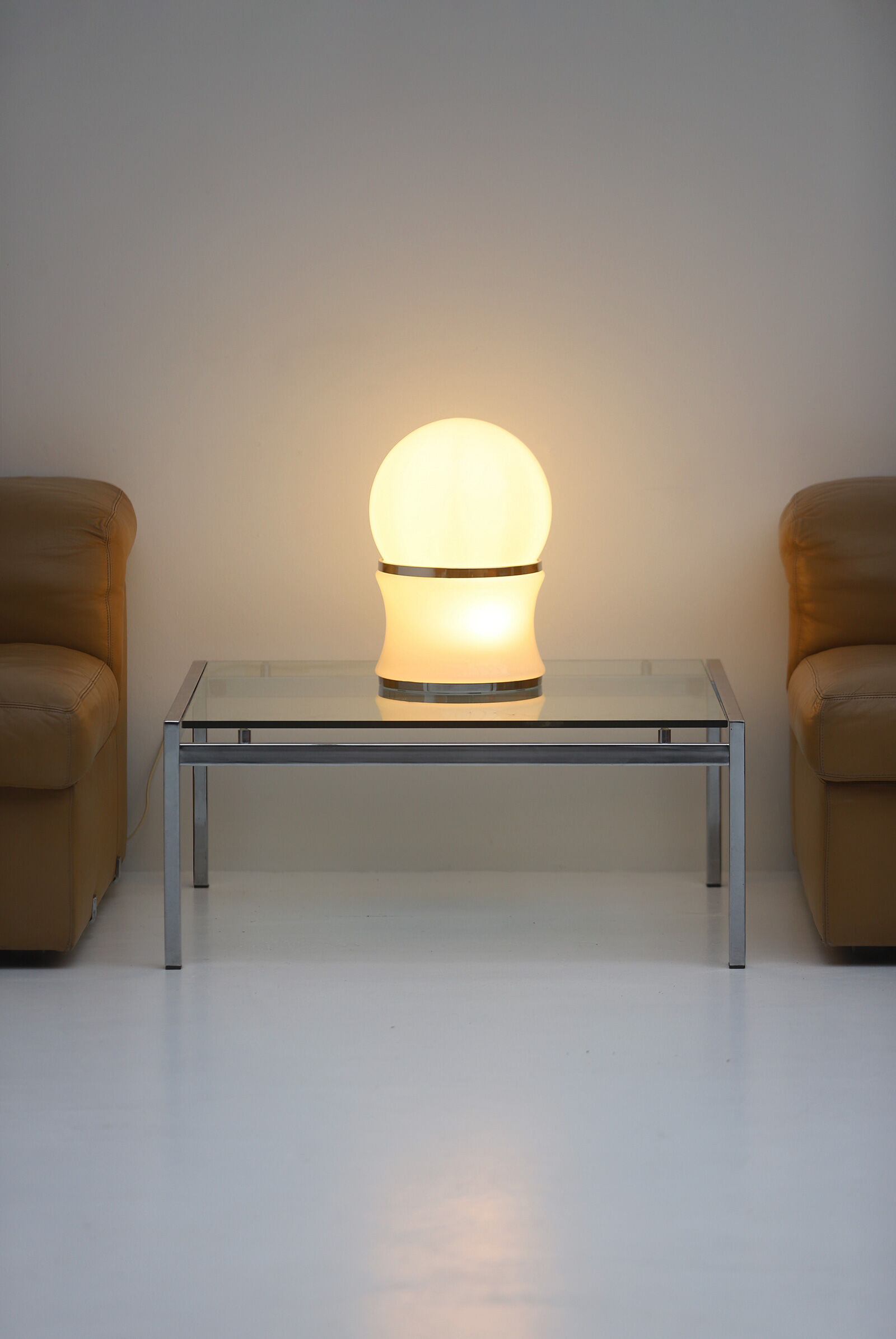 White table lamp in white opaline glass 1970s