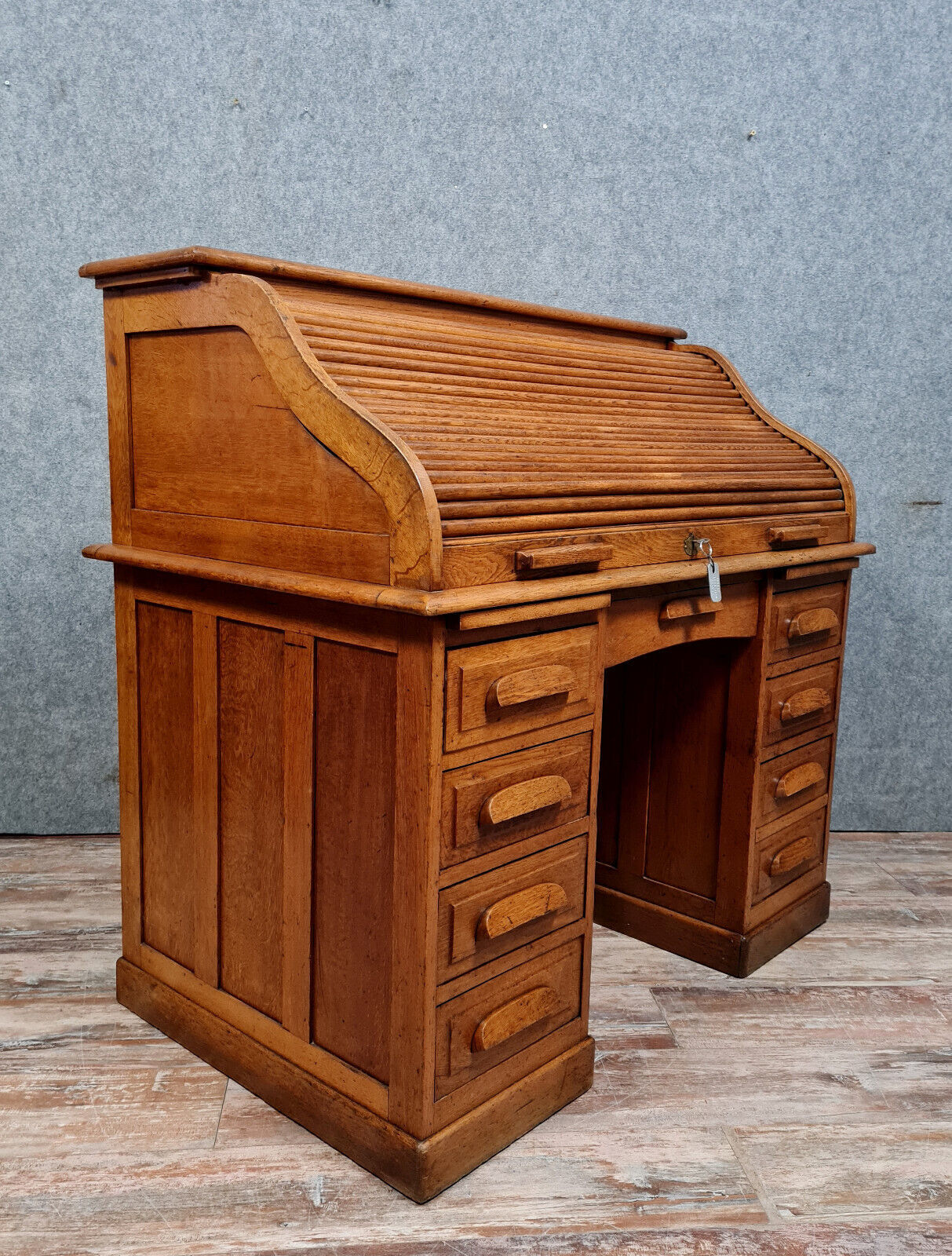 American center office with sliding blind of hectic shape Art Deco era around 1920