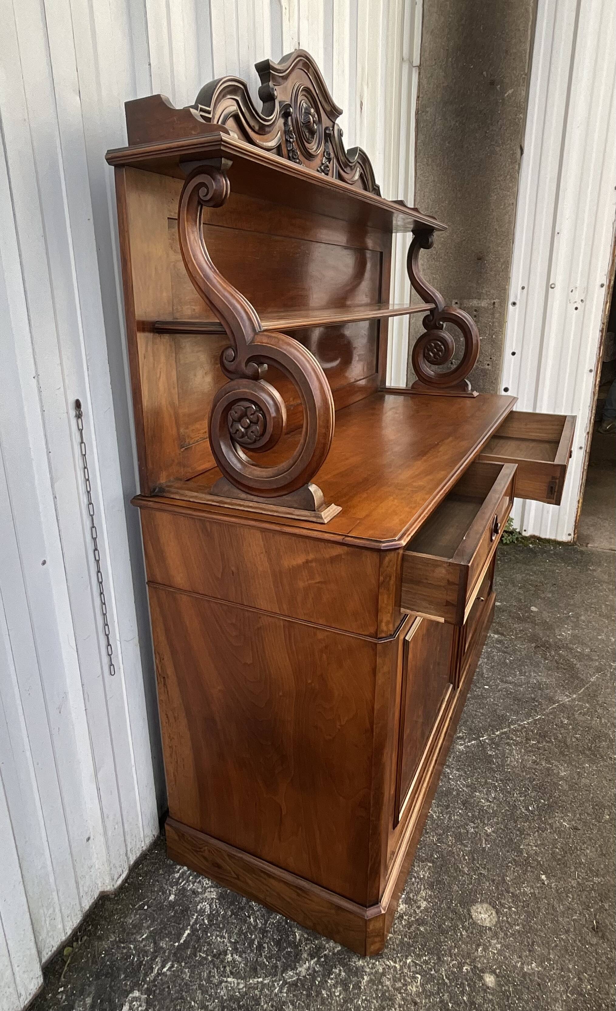 Saint-Hubert Sideboard in Burr Walnut, Late 19th Century