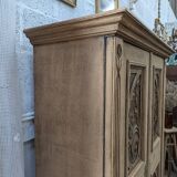 Armoire sculptée