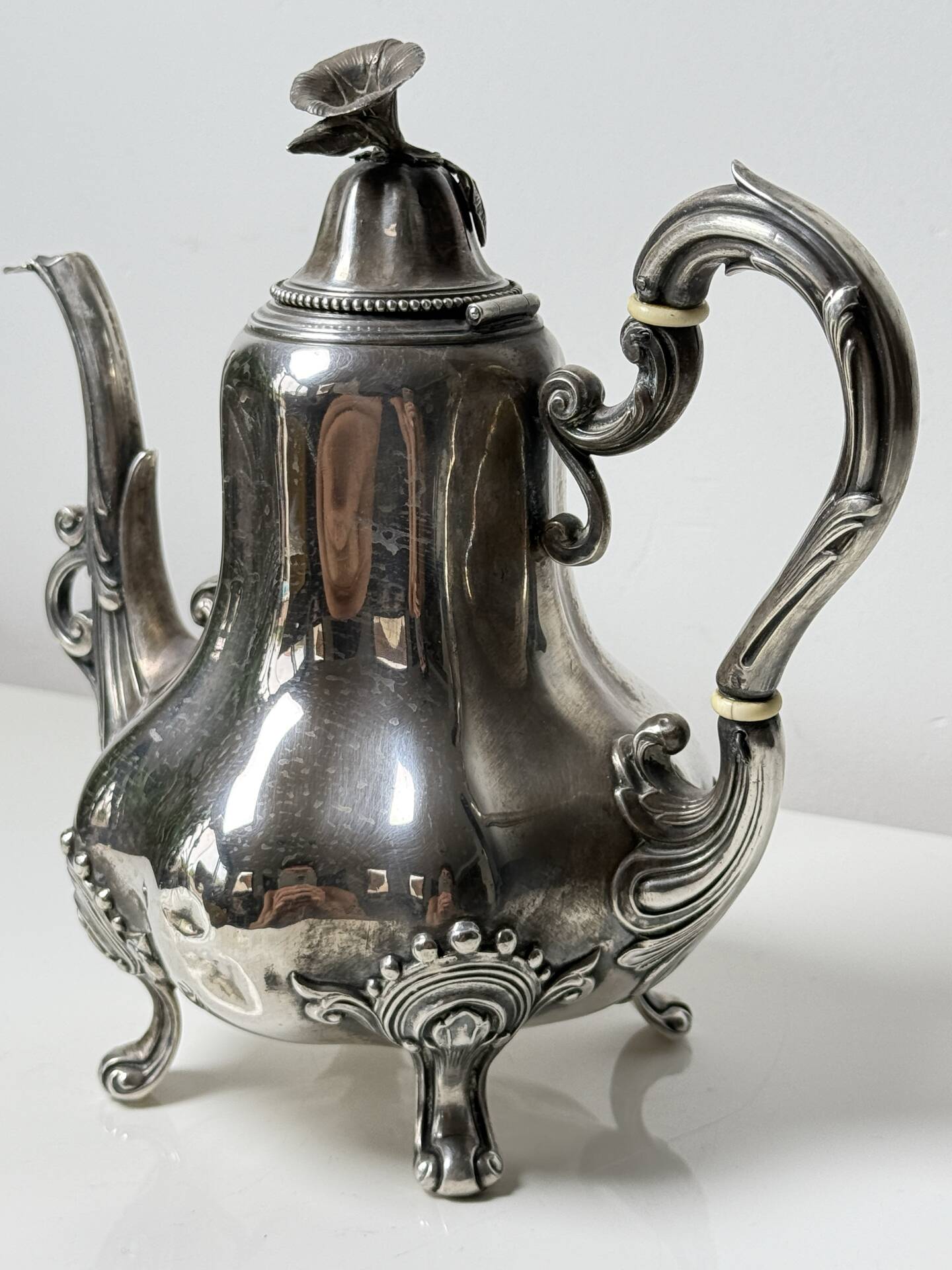 Silver teapot / jug Minerva first standard – Louis XV style