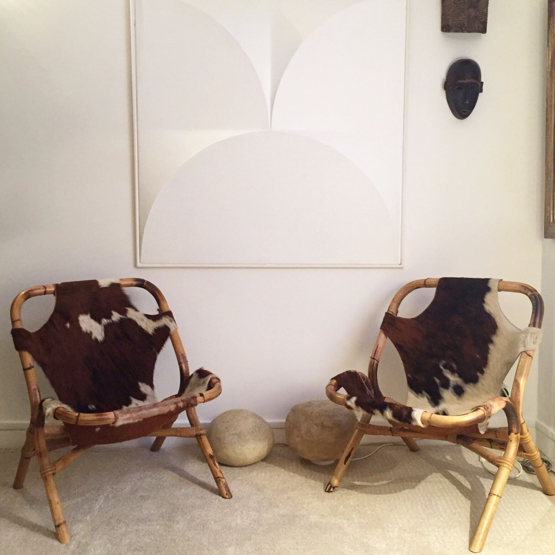 Paire de fauteuils bambou et peau