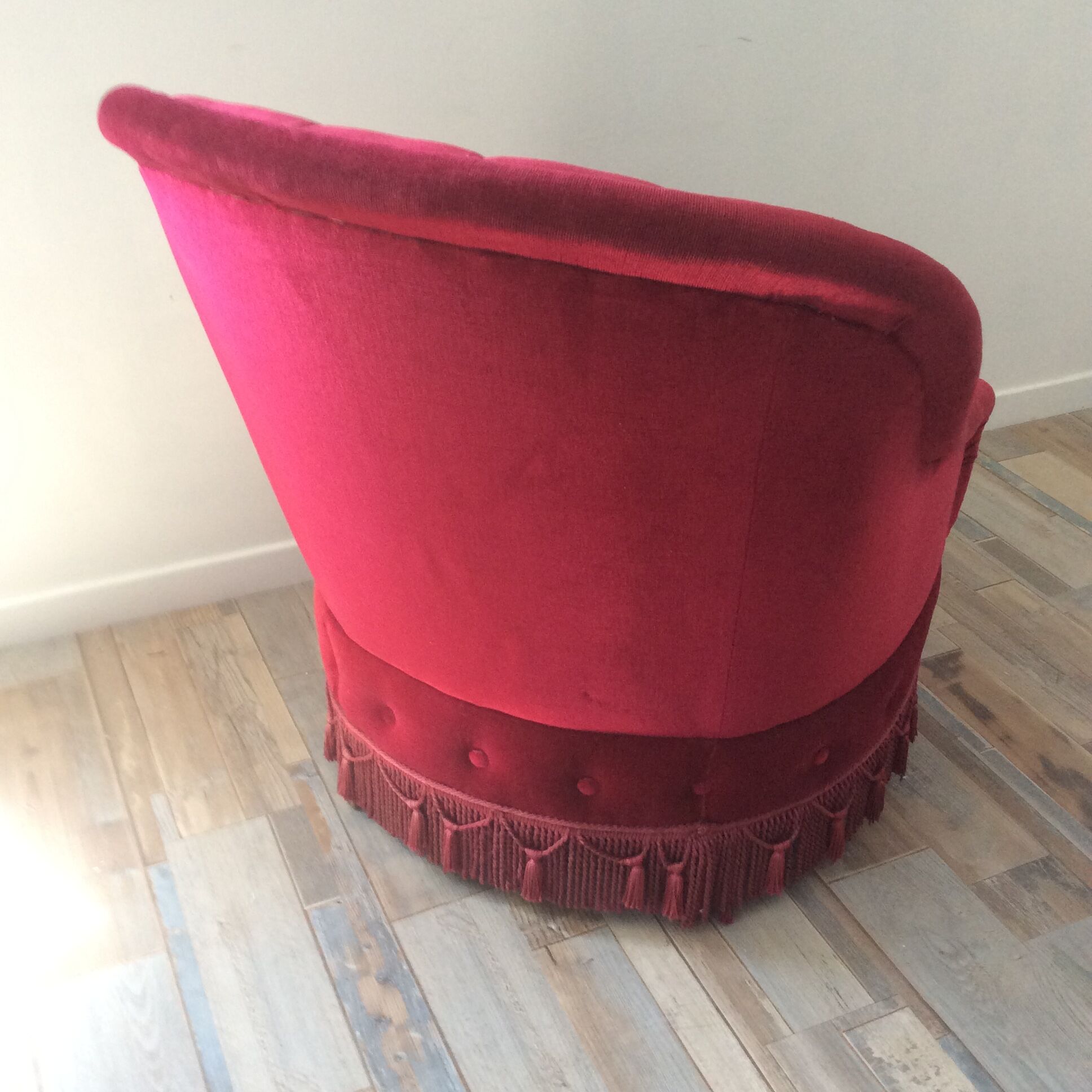 Vintage 70s velvet toad chair