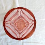 Vase en verre rose effet drapé