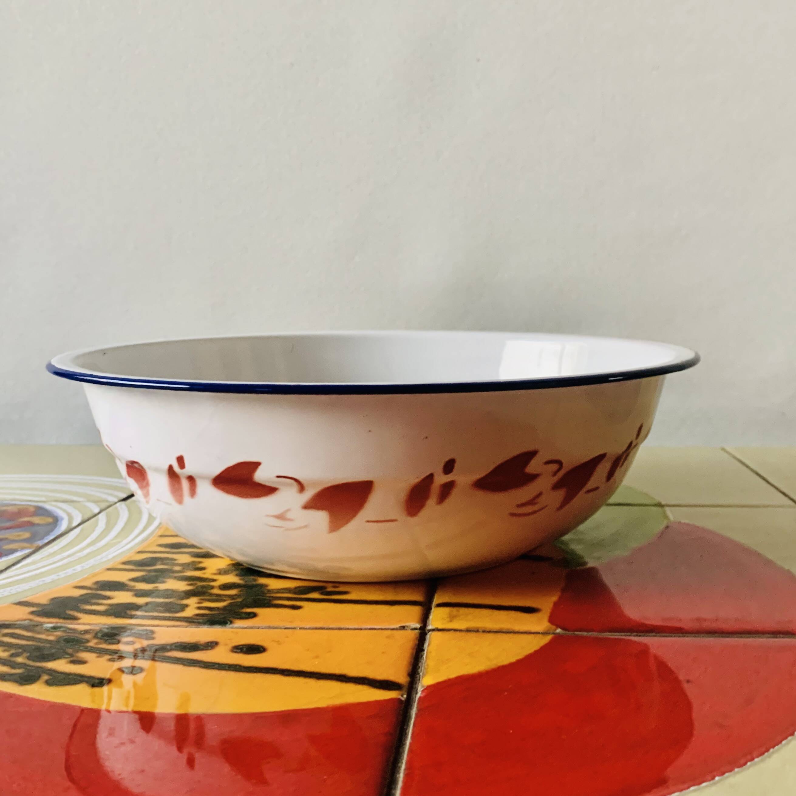 Old Bumper Harvest enameled sheet metal basin - Made in China