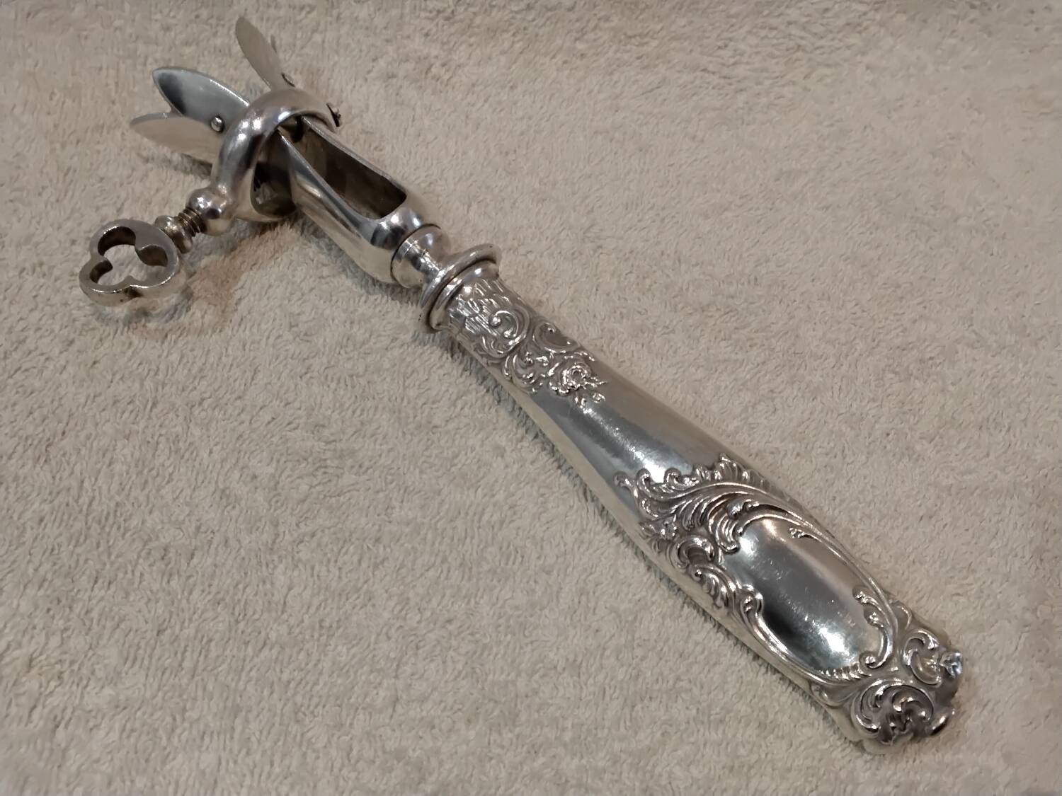 Some silver-plated handles, 950 Minerve, Rocaille style, Ravinet.