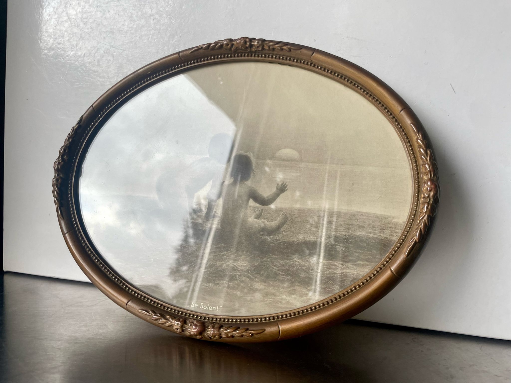 Cadre ovale en bois antique 32 cm x 25 cm