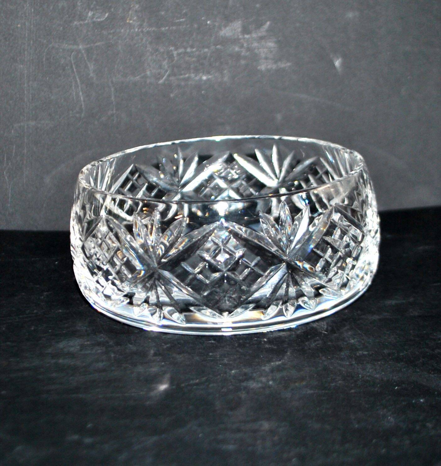 Saint-Louis bowl with whipped cream in cut crystal, signed.