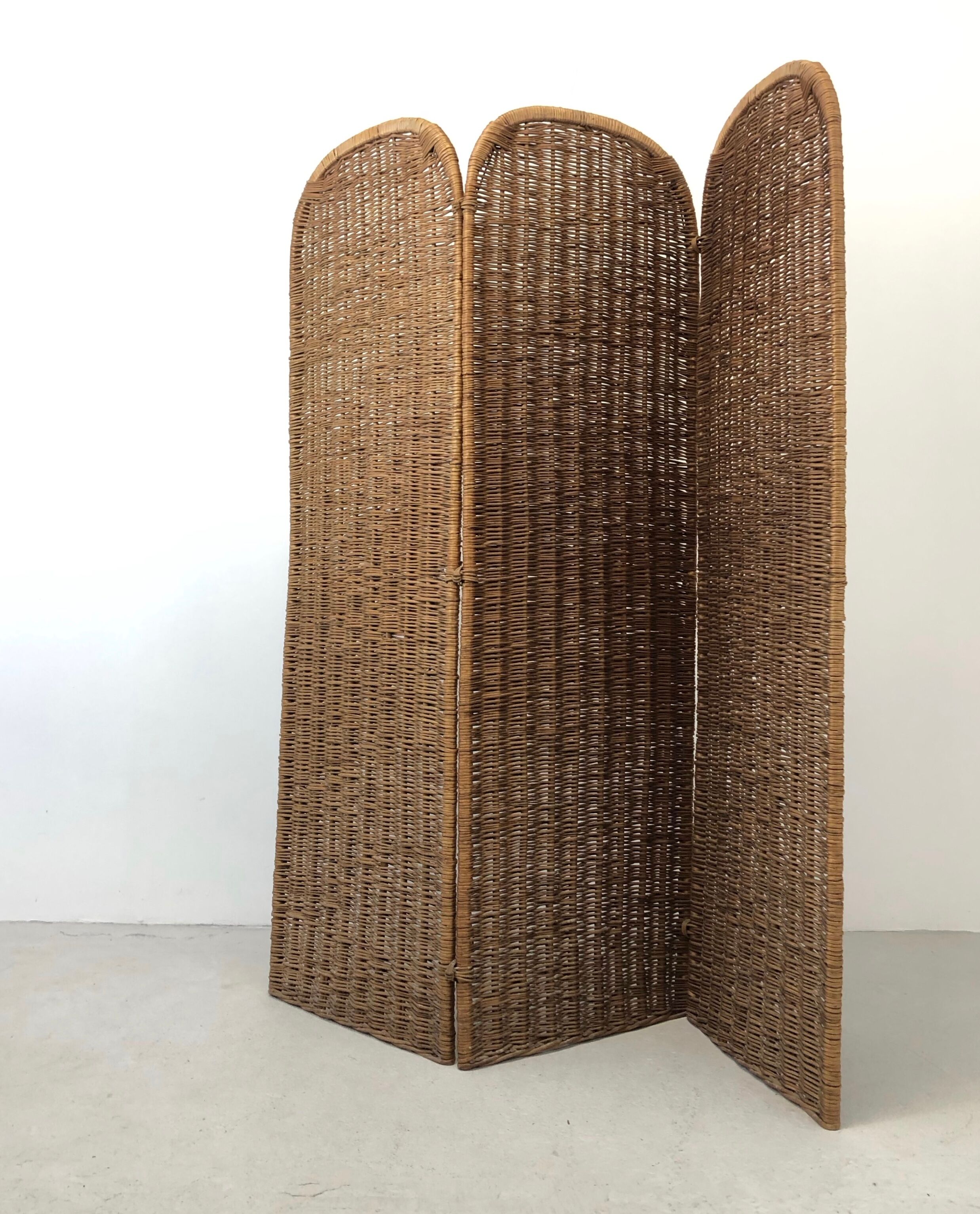 Vintage wicker screen