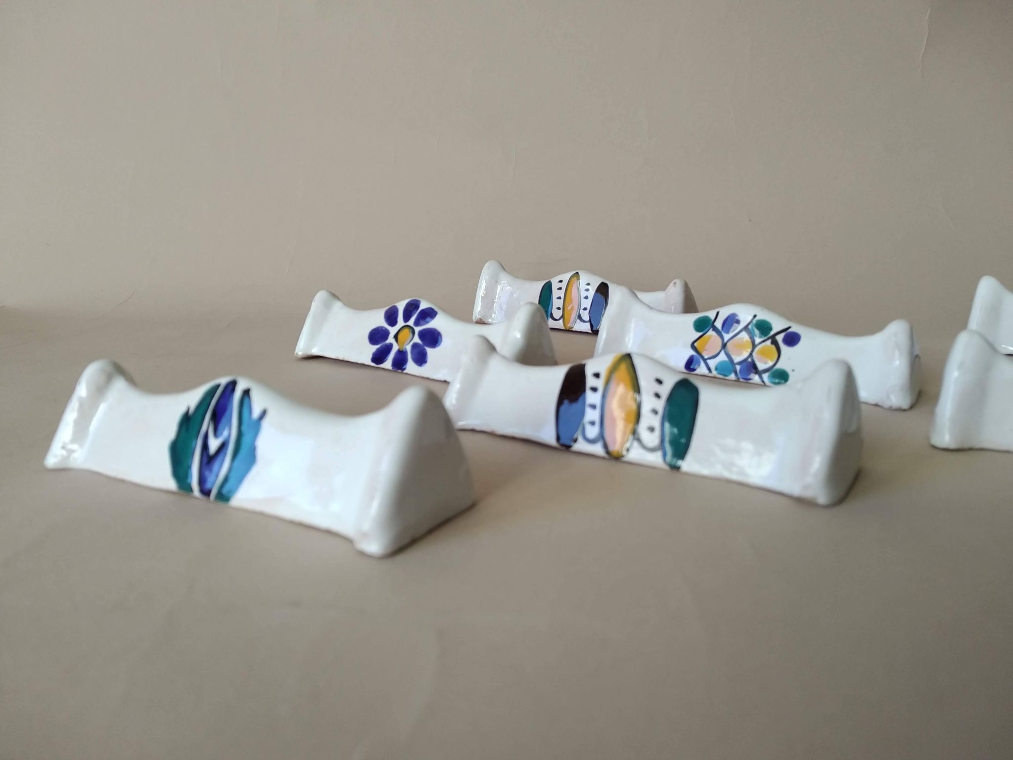8 porte-couteaux en terre cuite céramique artisanale vintage