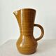 Pichet, carafe Digoin en grès émaillé miel, 1950-60