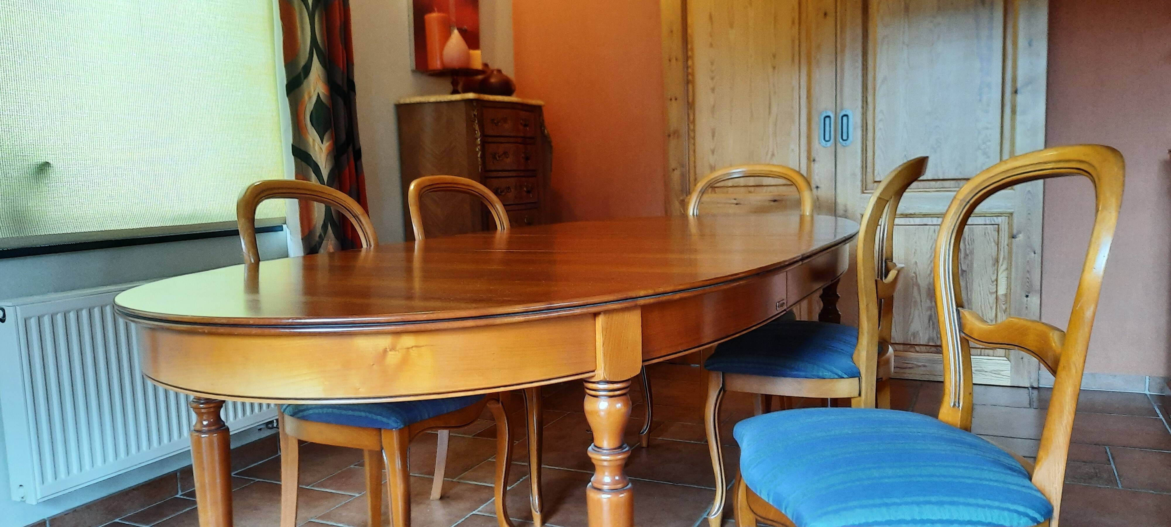 Dining table + 6 chairs in classic style (Louis-Philippe)