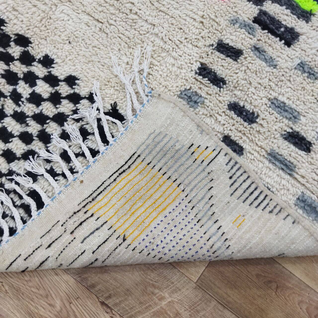 Azilal Berber rug in handmade wool 285 X 200 CM