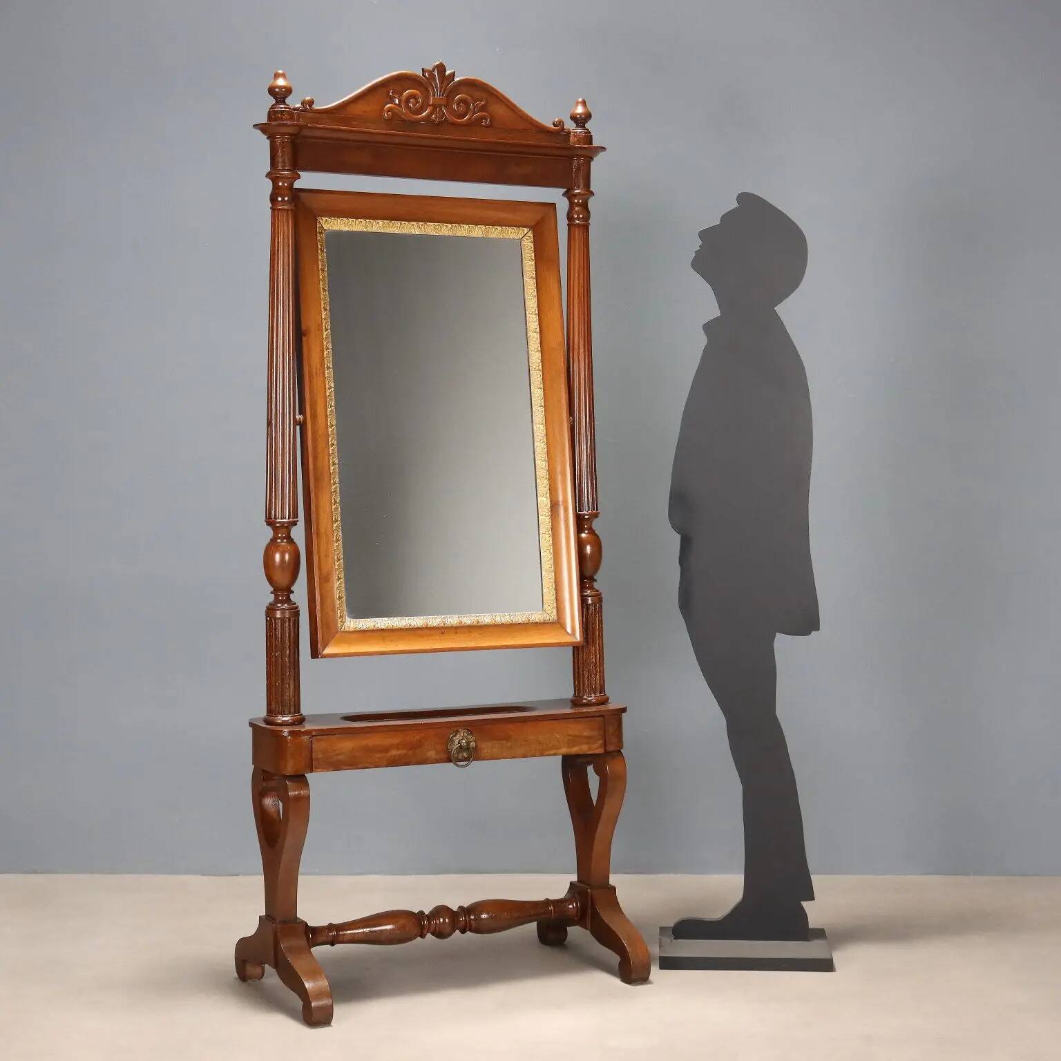 Antique Louis-Philippe mirror in carved walnut, Italy, 19th century.