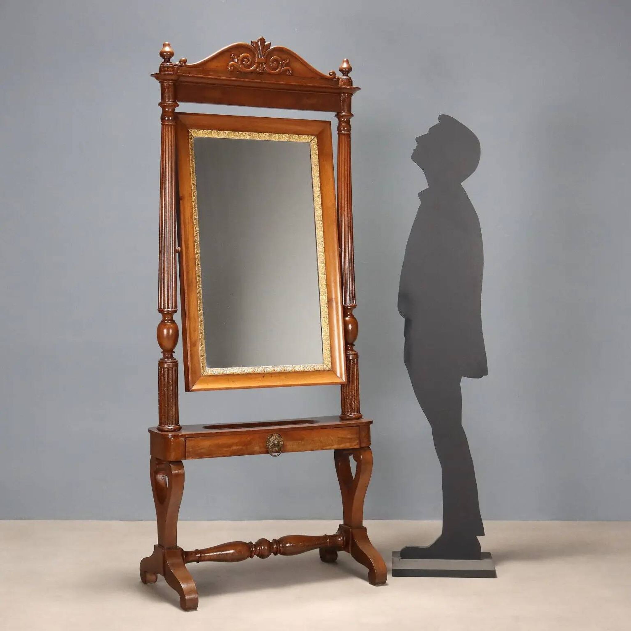 Antique Louis-Philippe mirror in carved walnut, Italy, 19th century.