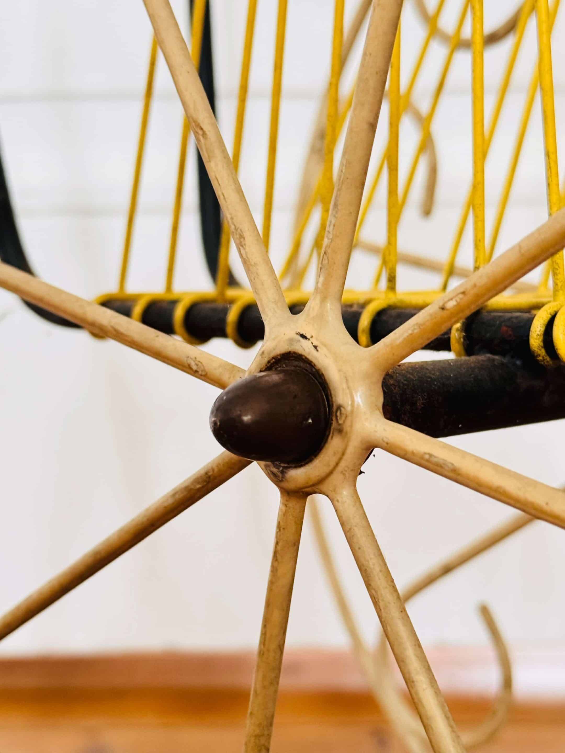 Vintage Scoubidou Magazine Rack 60's