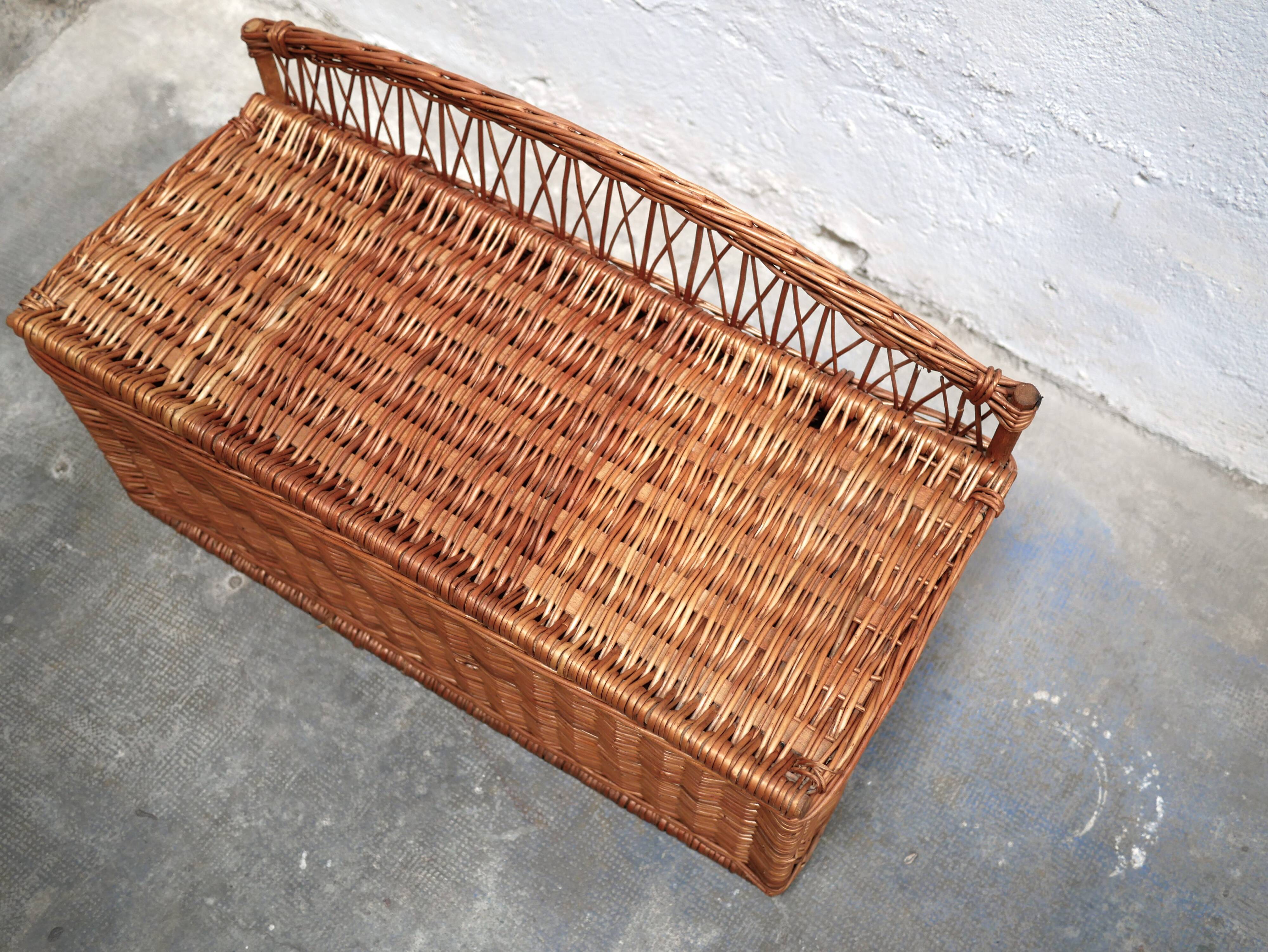 Vintage rattan bench trunk
