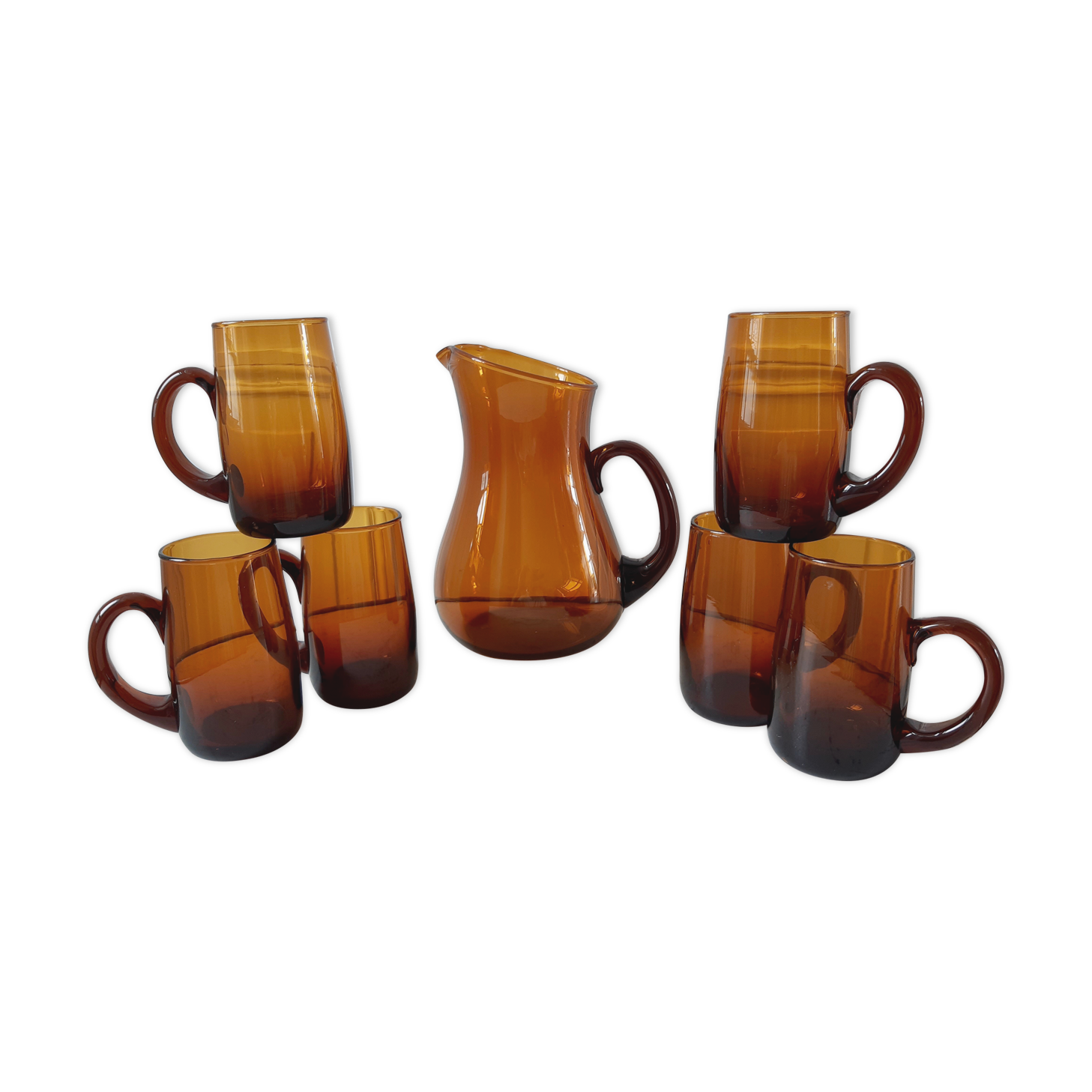Ensemble composé d’un pichet et de 6 verres ambrés années 70