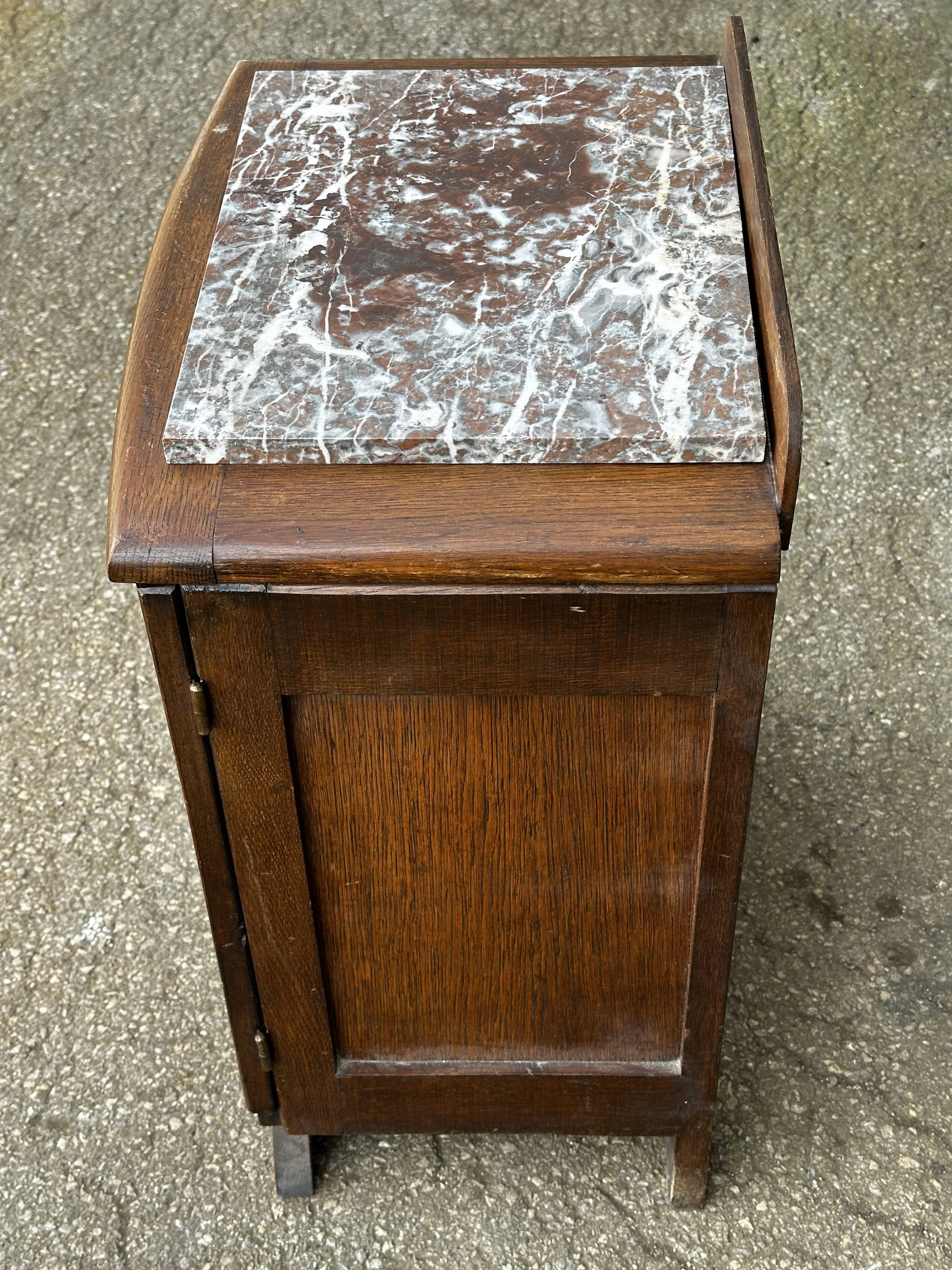 Table de chevet bois sculpté et marbre période Art-Deco