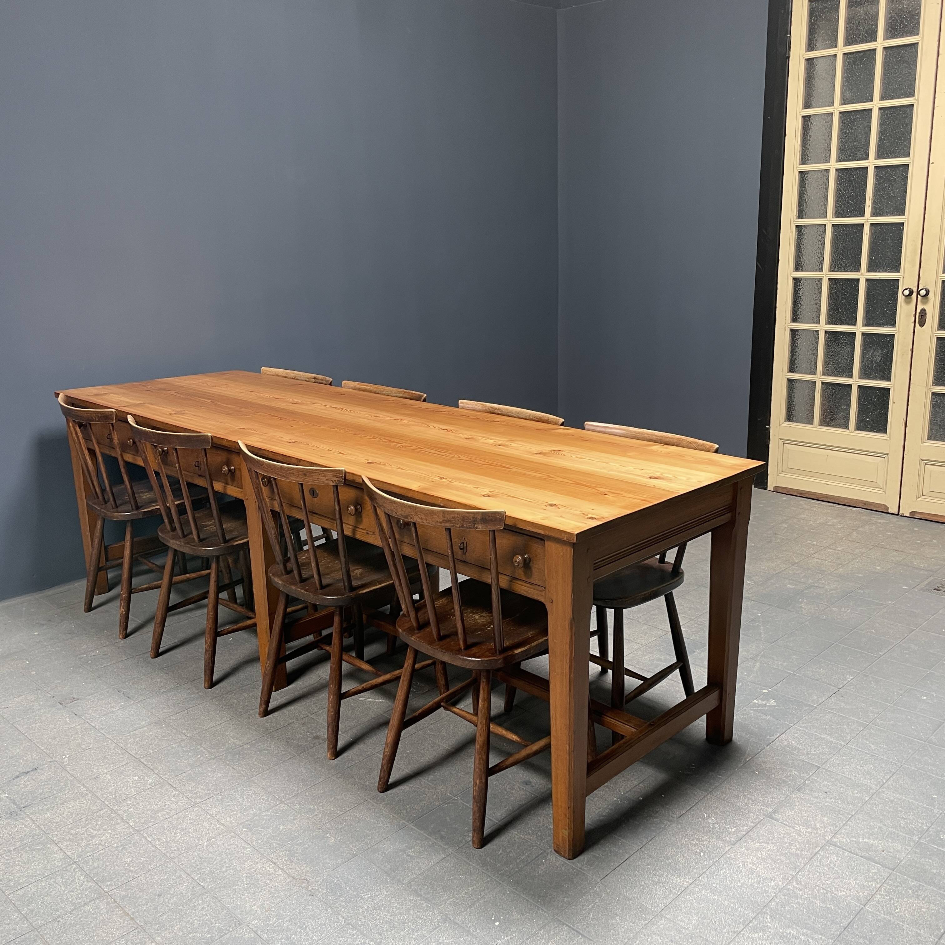 Grande table à draperie en bois antique