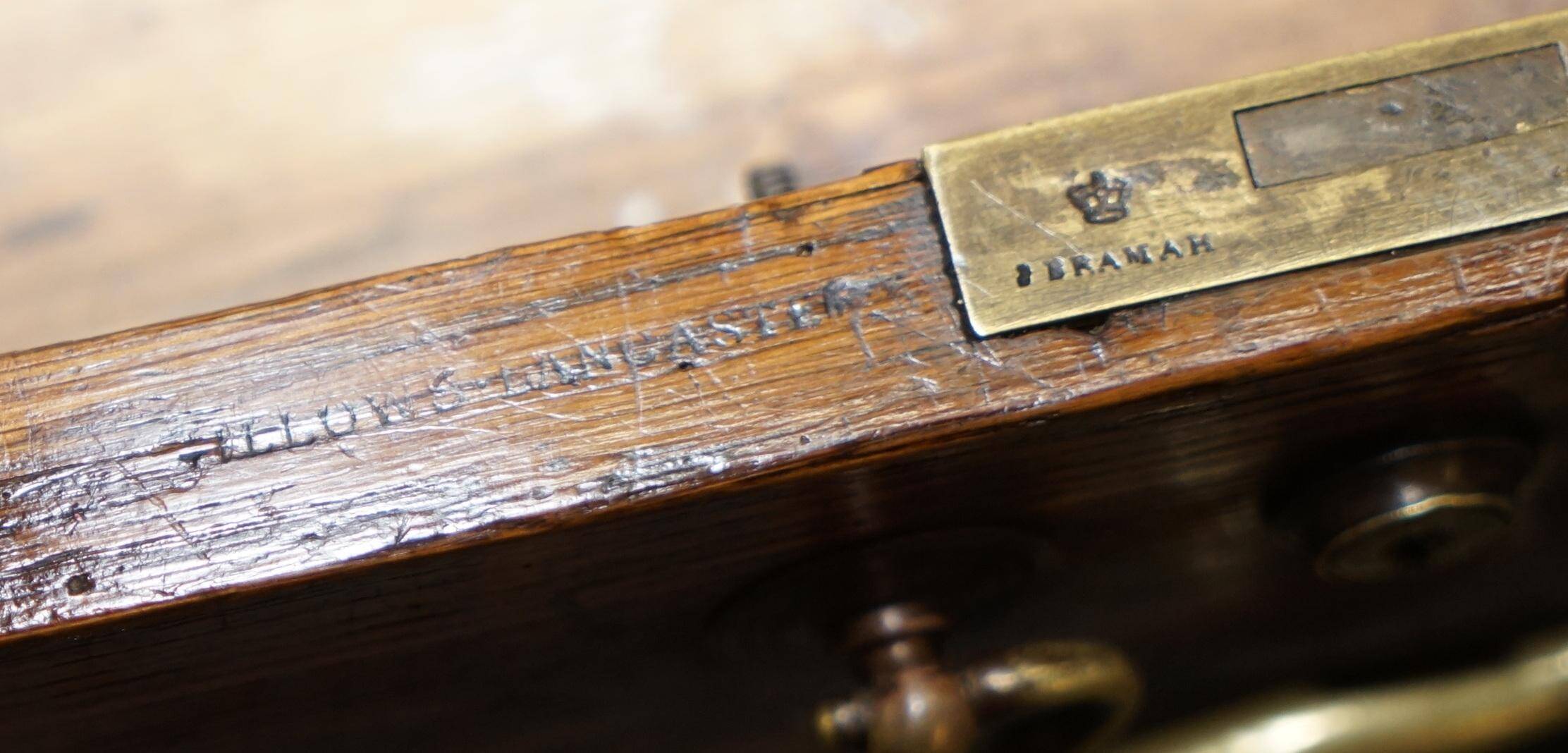Bureau partenaire double face à deux caissons Gillows Lancaster chêne moucheté