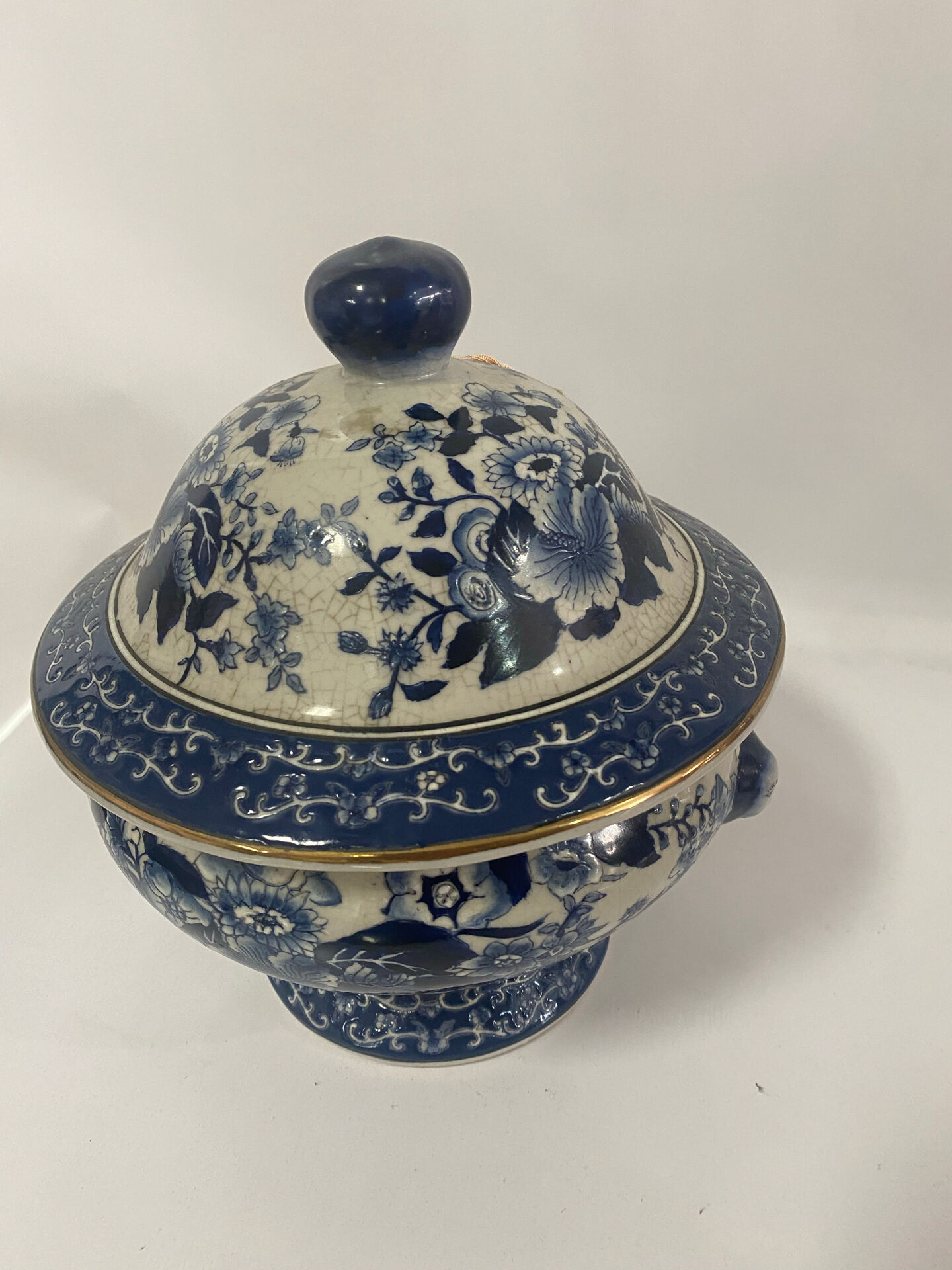 Tureen vintage en porcelaine bleue et blanche avec couvercle / Bol décoratif couvert