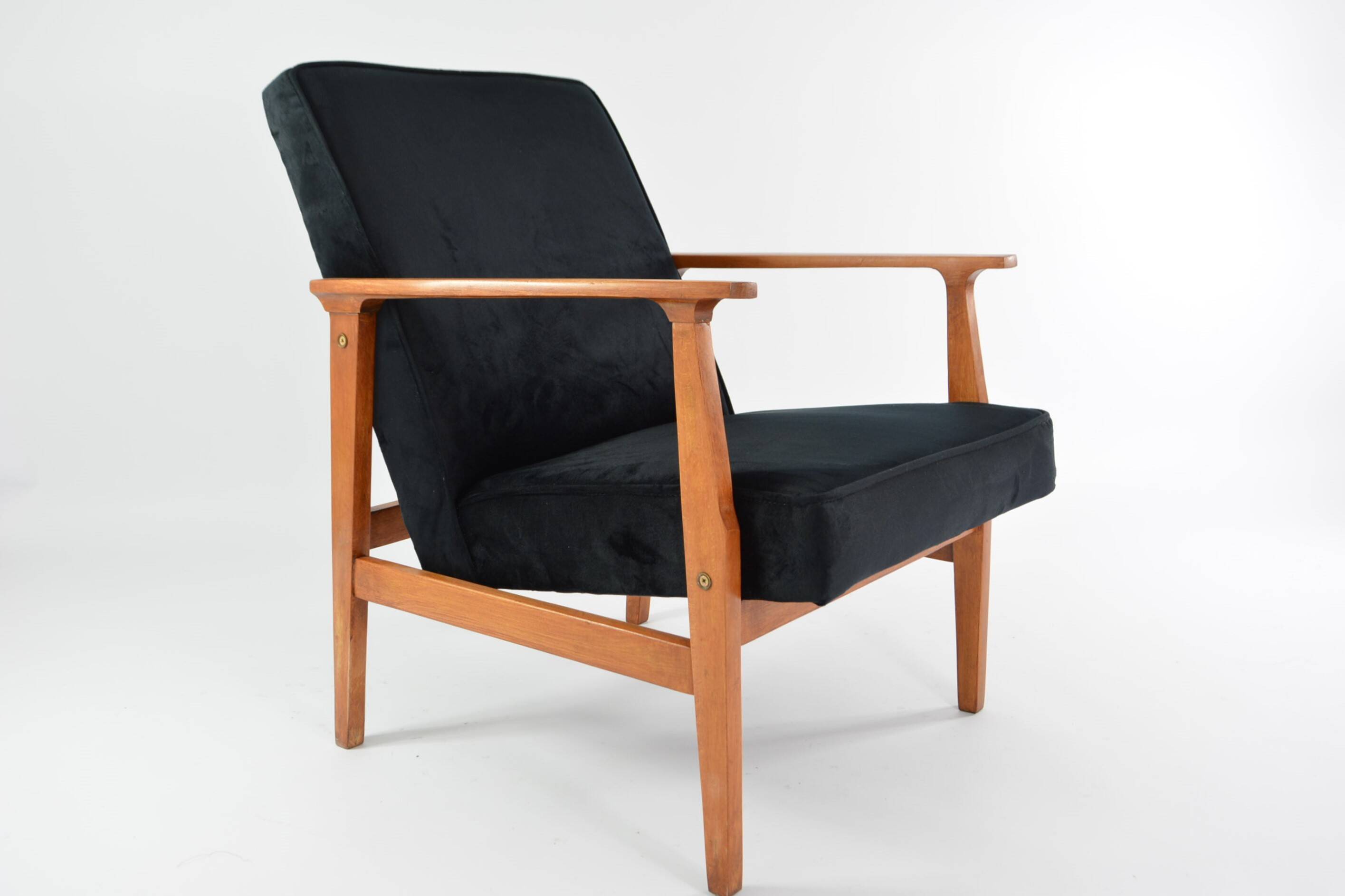 Mr black velvet armchair