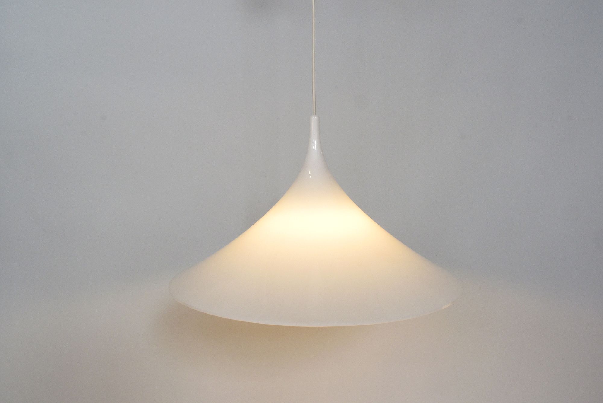 Trumpet pendant in white plexiglas