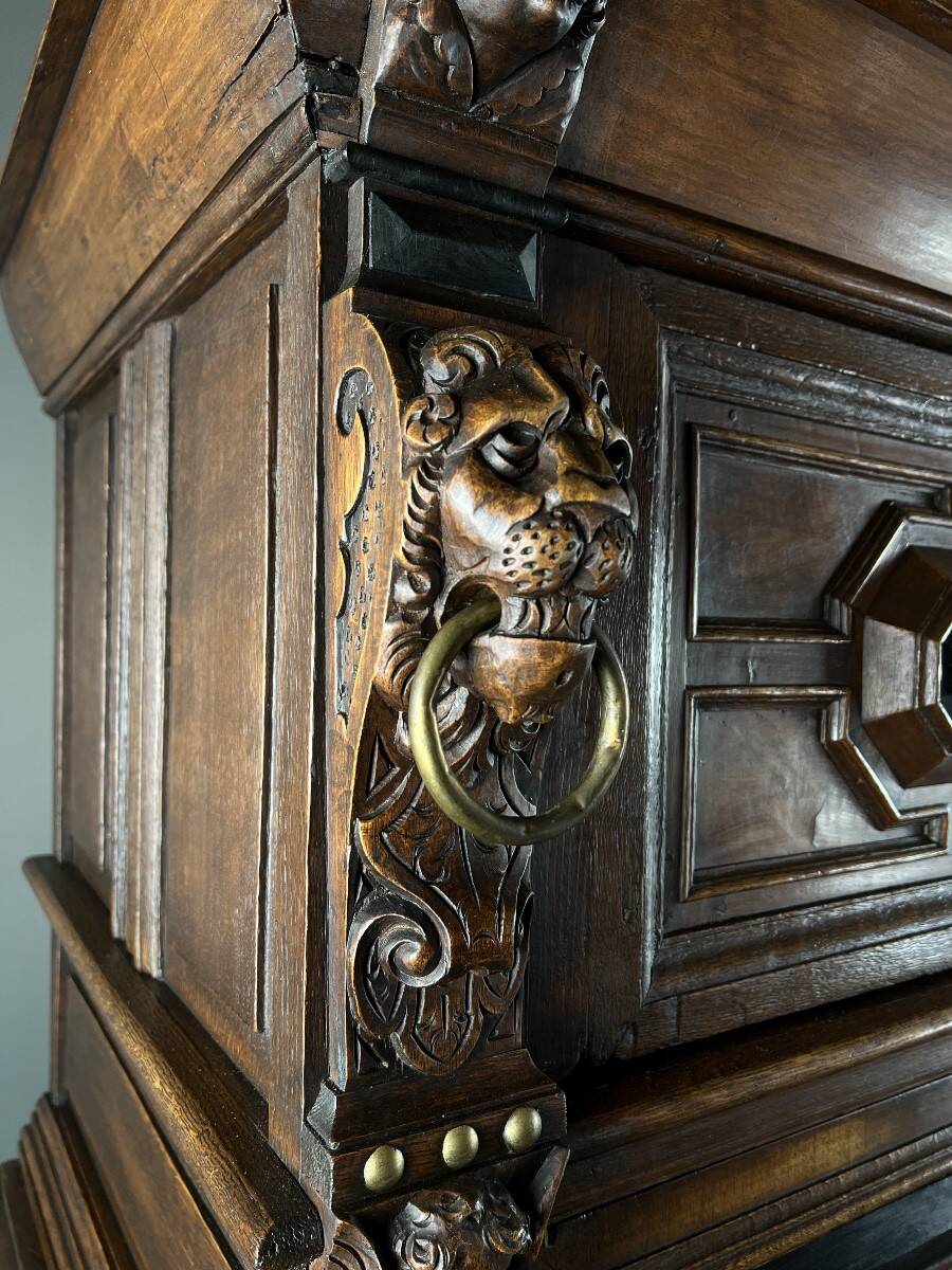 Antique carved wooden buffet in Renaissance style, late 18th / early 19th century.
