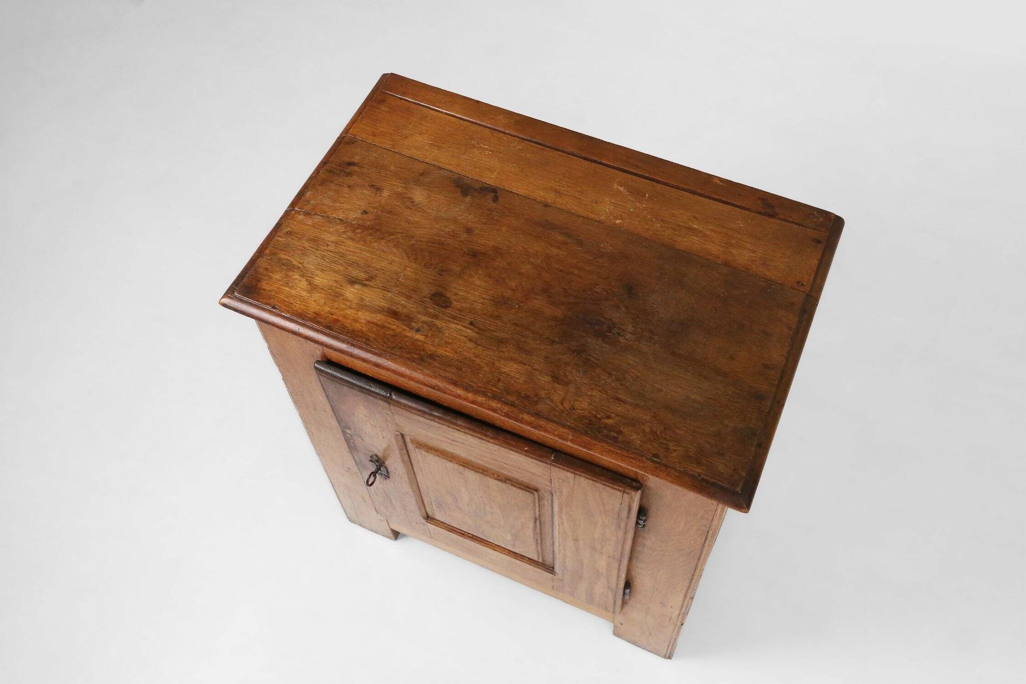 Cabinet en chêne, Belgique XVIIIe siècle
