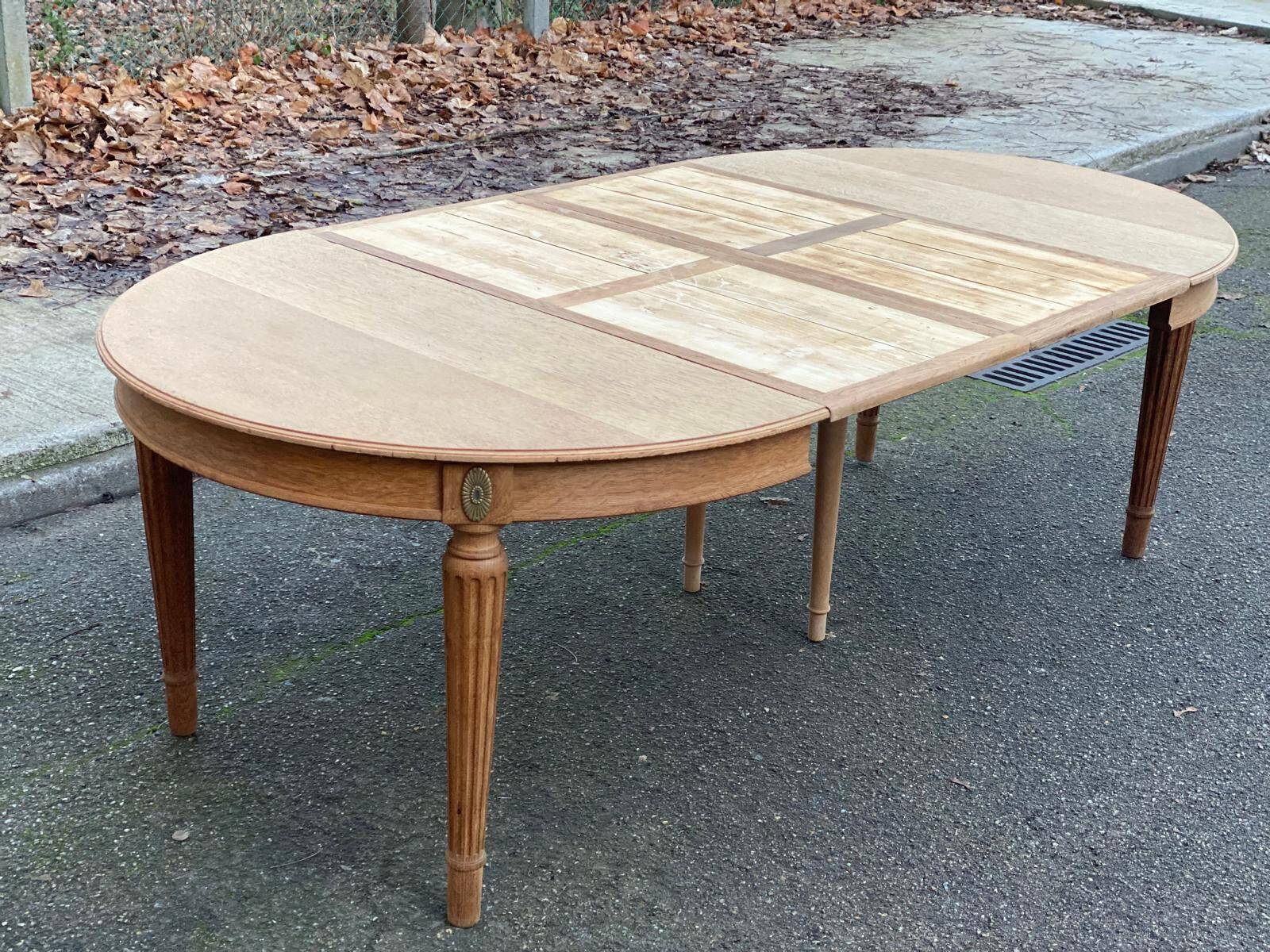 Renovated round Art Deco dining table in solid oak, 1950, 230cm extendable.