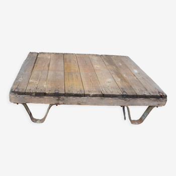 Table de salon industrielle vintage aux pieds en métal