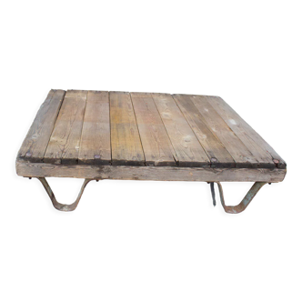 Old industrial coffee table with metal feet