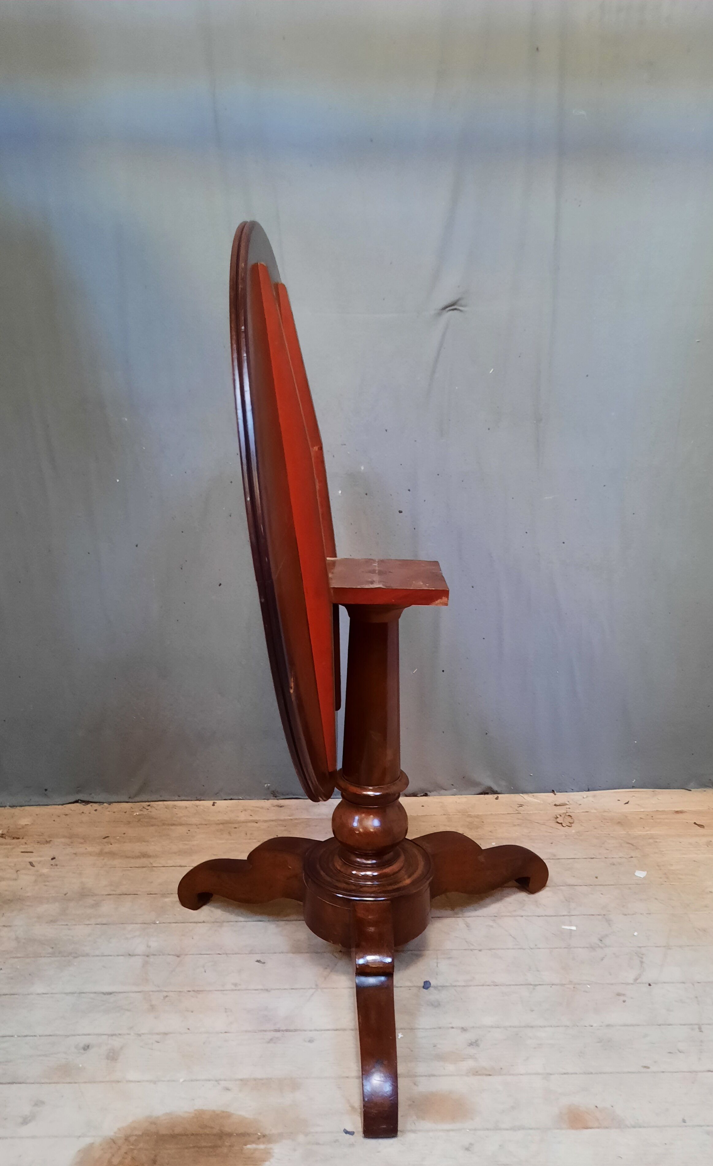 Gueridon Louis Philippe in mahogany with tilting top