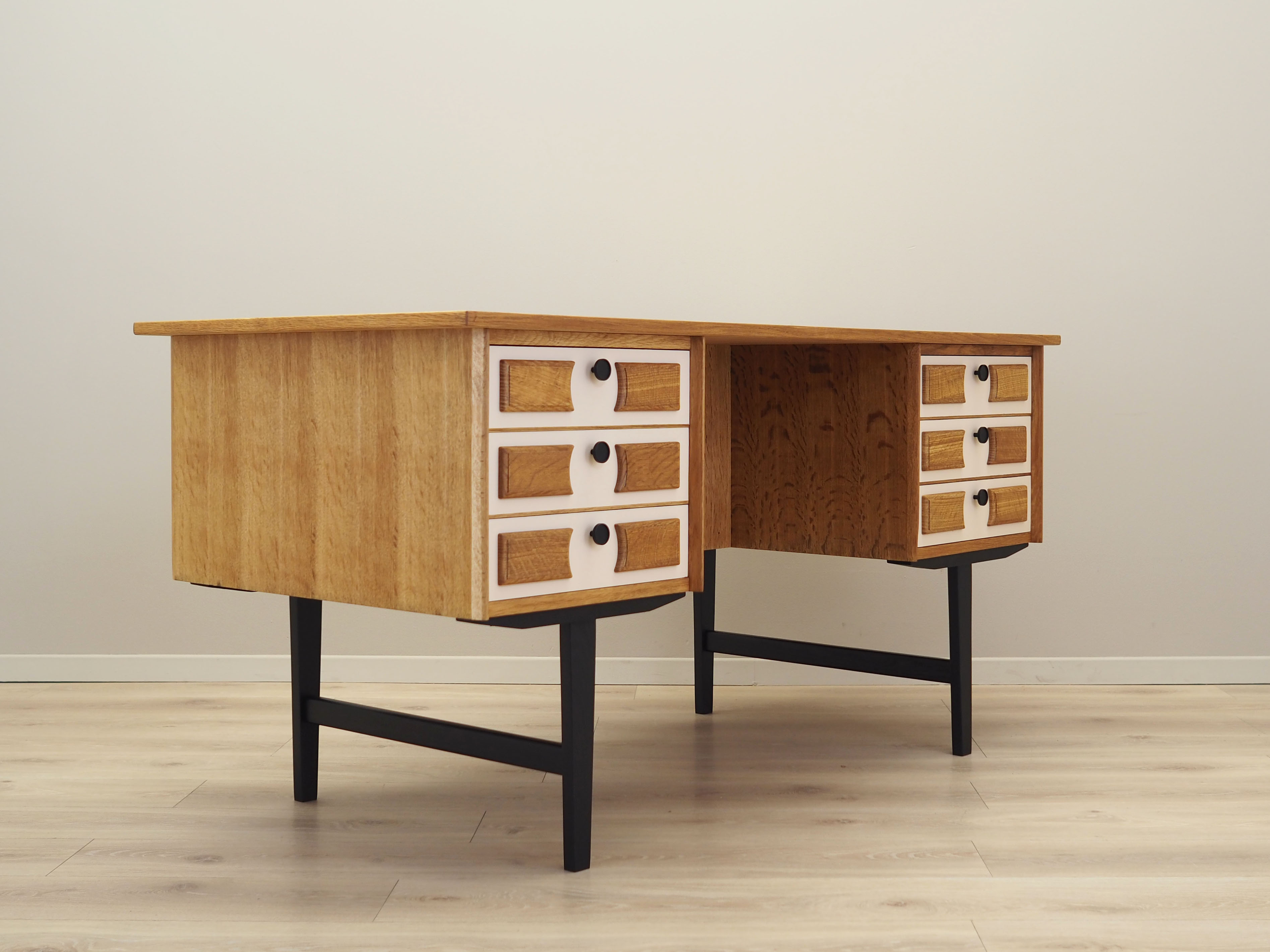 Oak desk, Danish design, 1960s, designer: Henning Kjaernulf