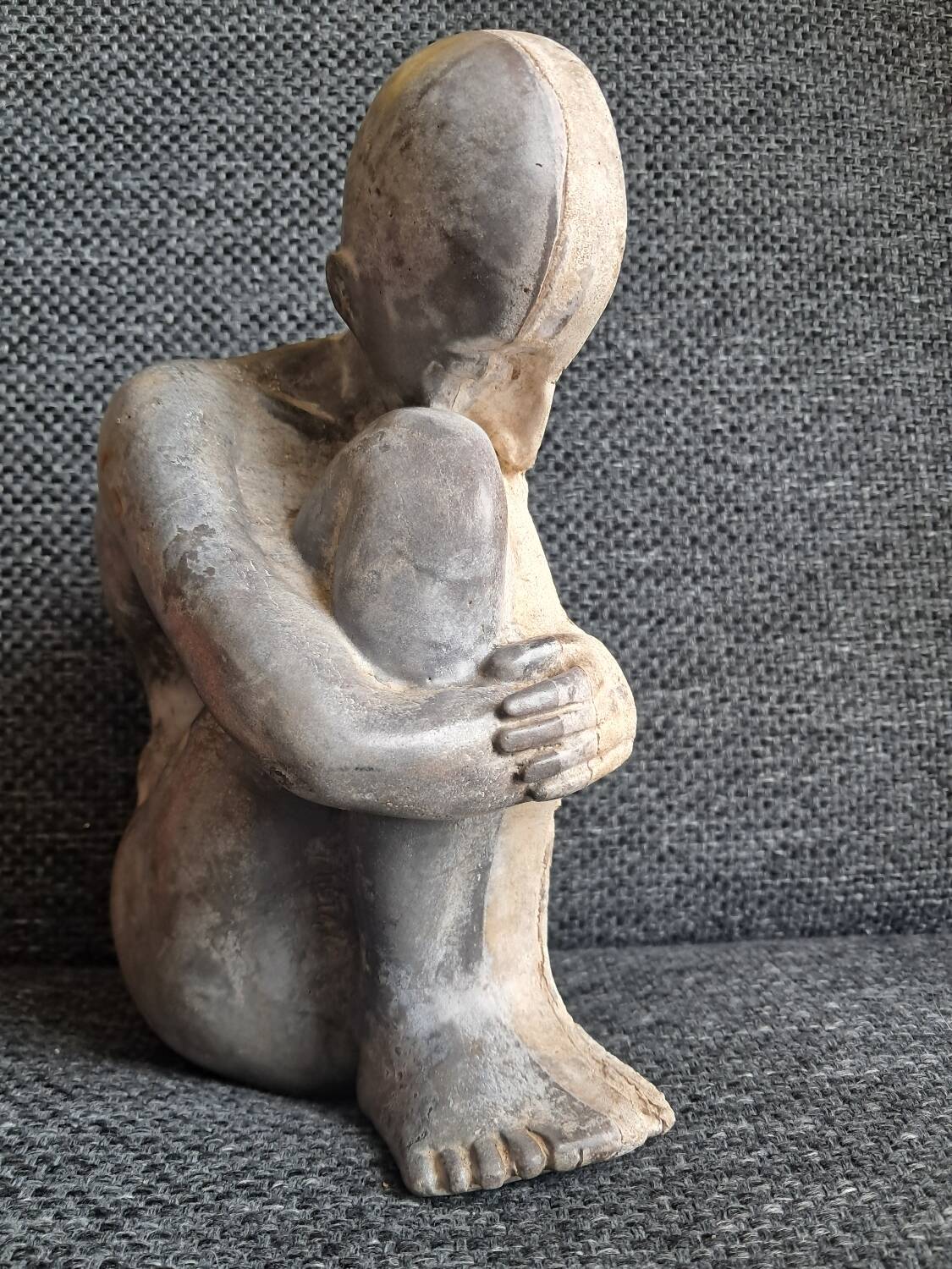 Sculpture of a woman, curiosity