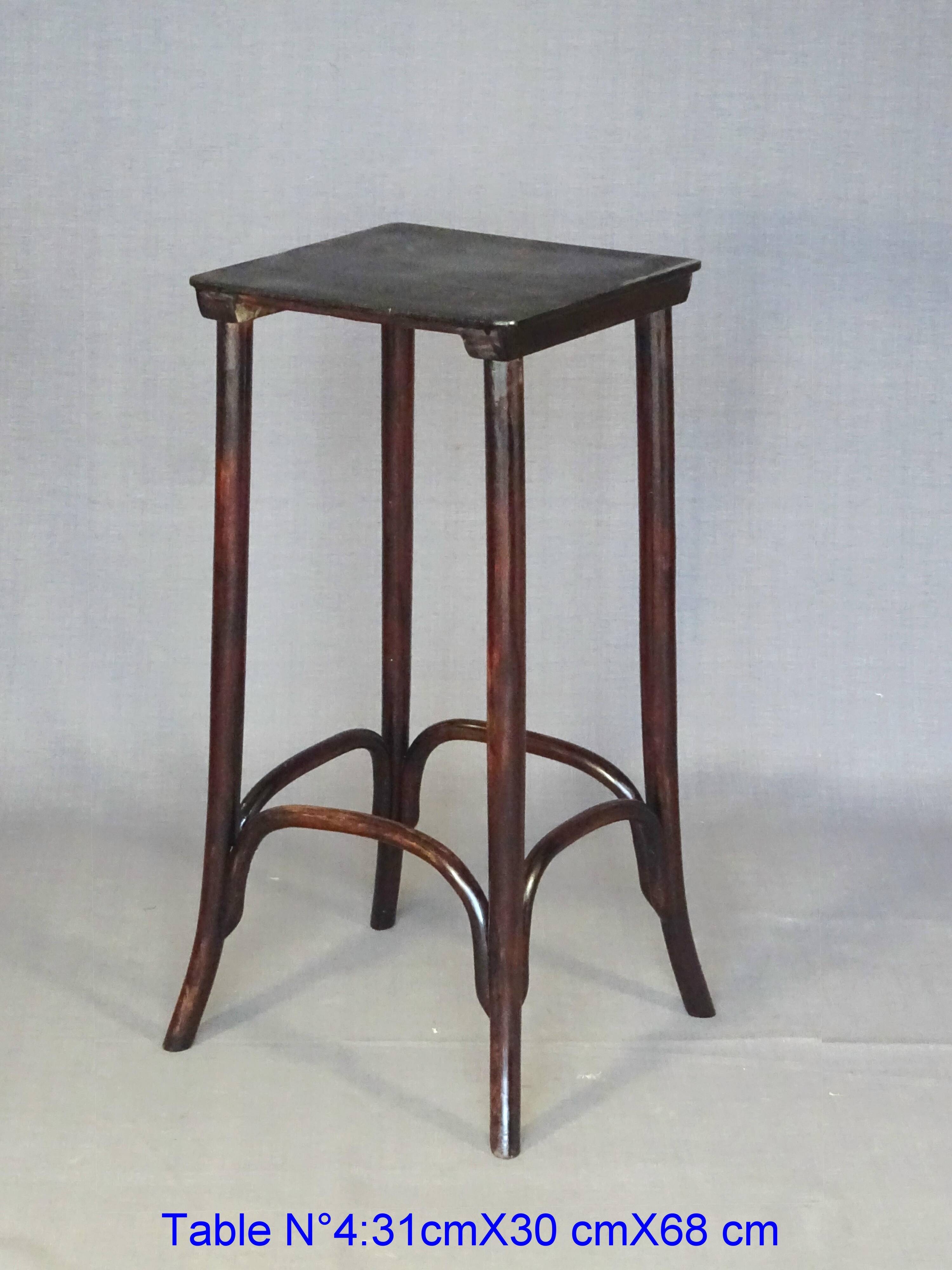 Set de 4 tables gigognes -958 a - par KOHN vers 1905, design Siegel- no Tho
