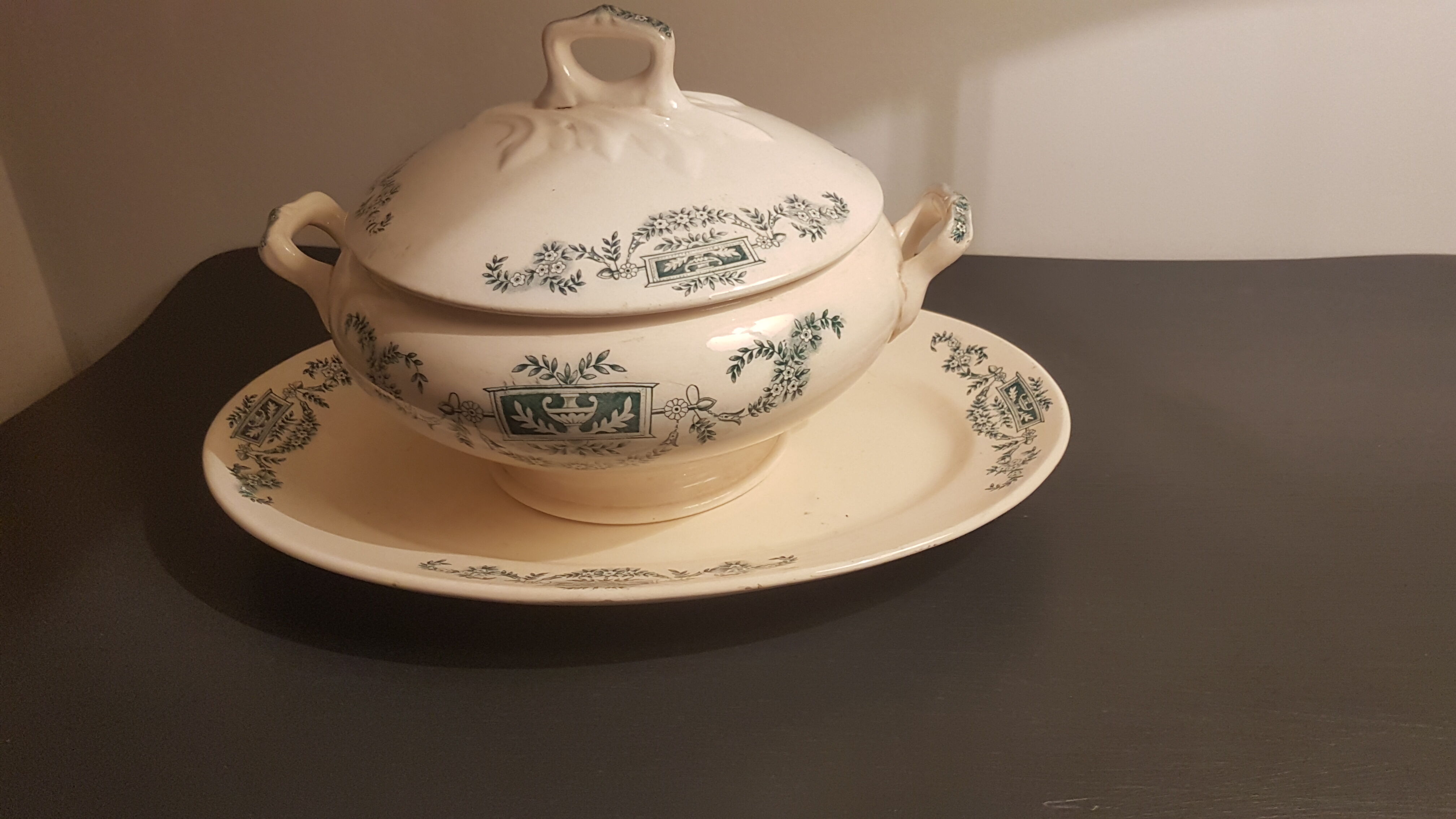 Soupière and her dish