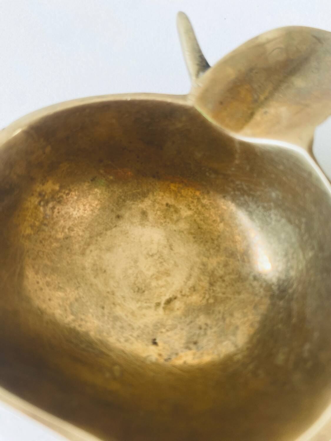 Apple-shaped pocket ashtray