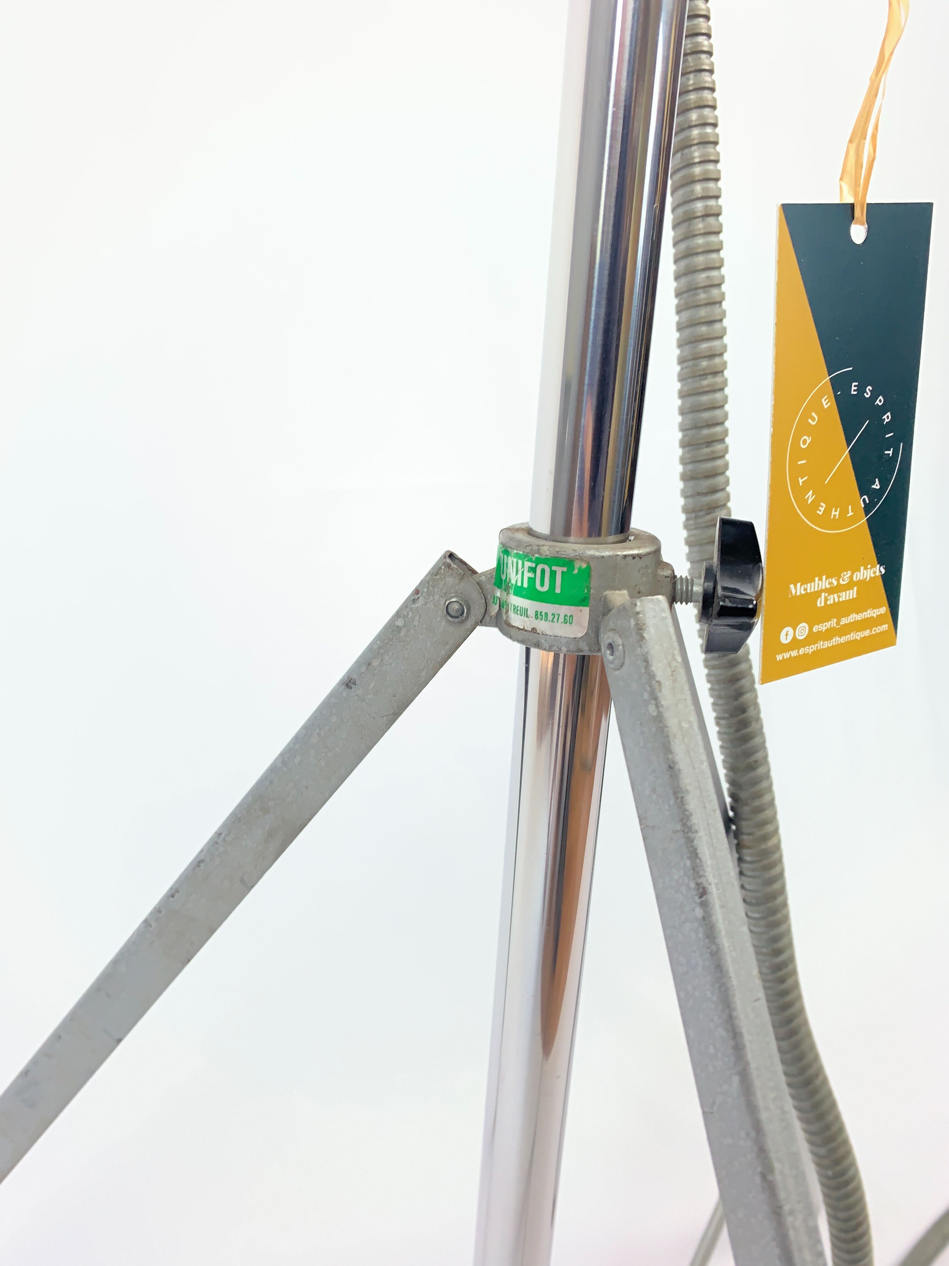 Floor lamp, old projector, flash photos