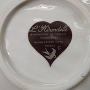 Serving bowls in l'hirondelle scallop shell in a basket 4851