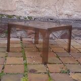 Table basse années 70 en plexis fumé