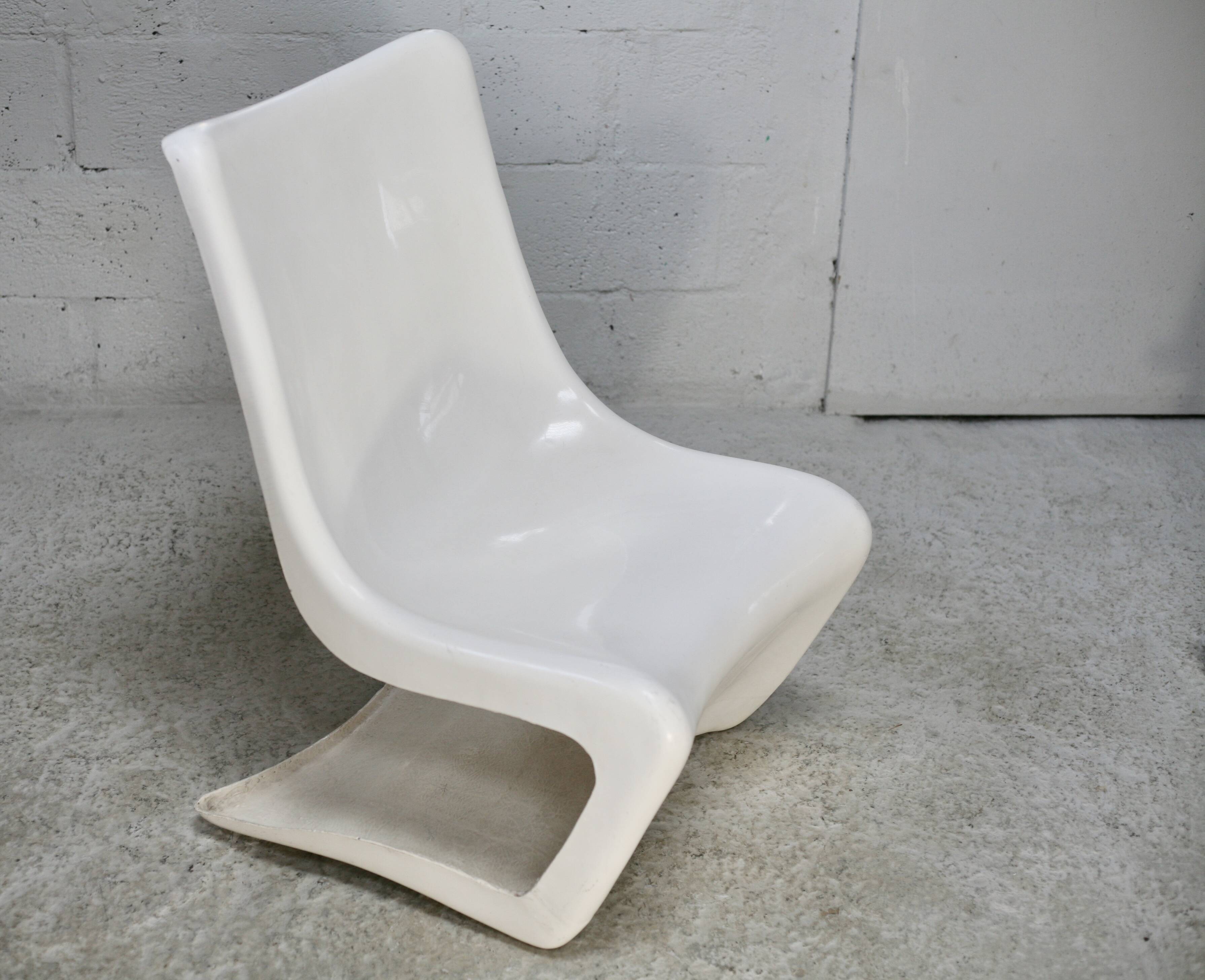 "Space age" armchair. Fiberglass. White lacquered. circa 1970