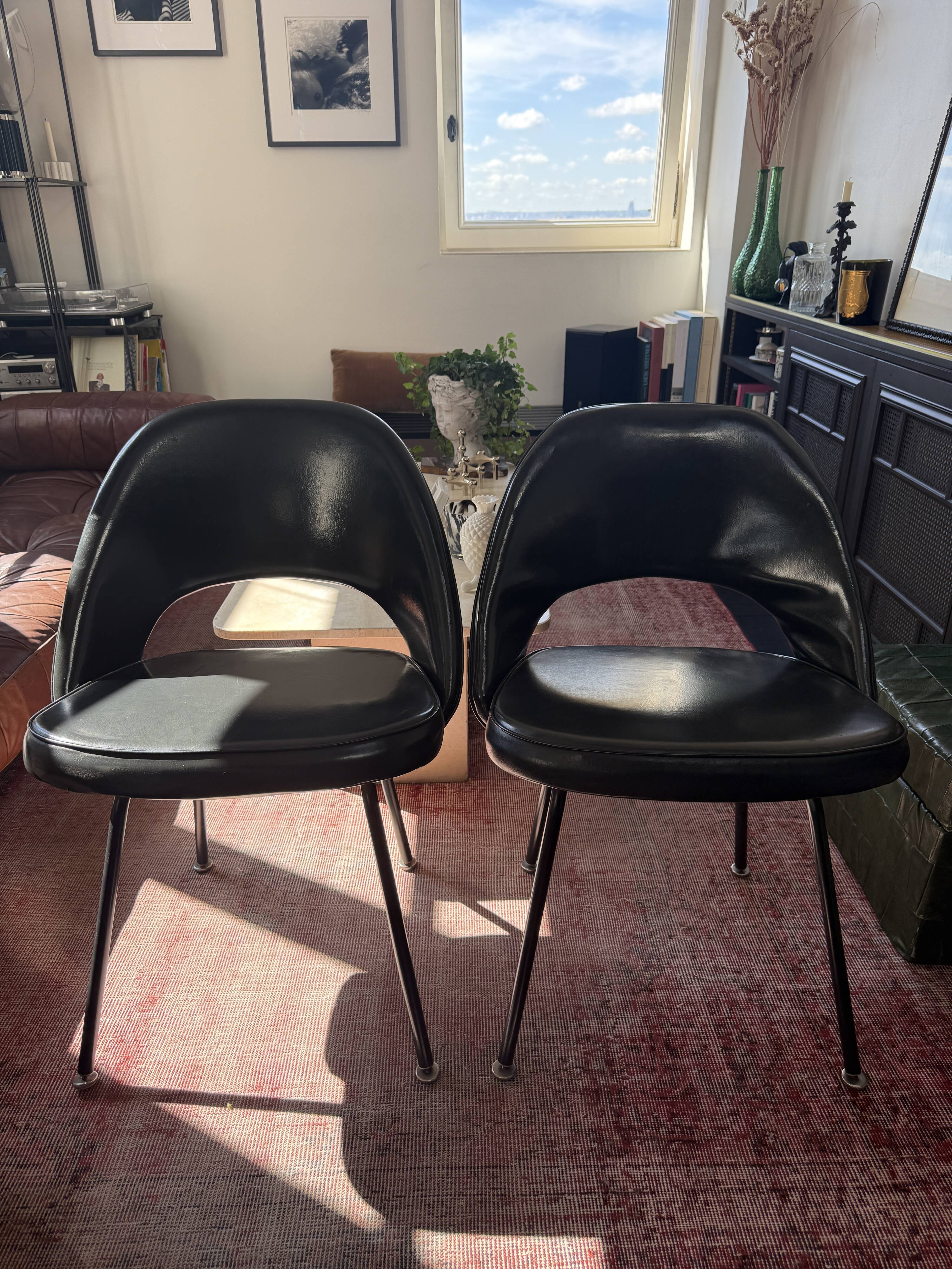 Eero Saarinen conference chairs black