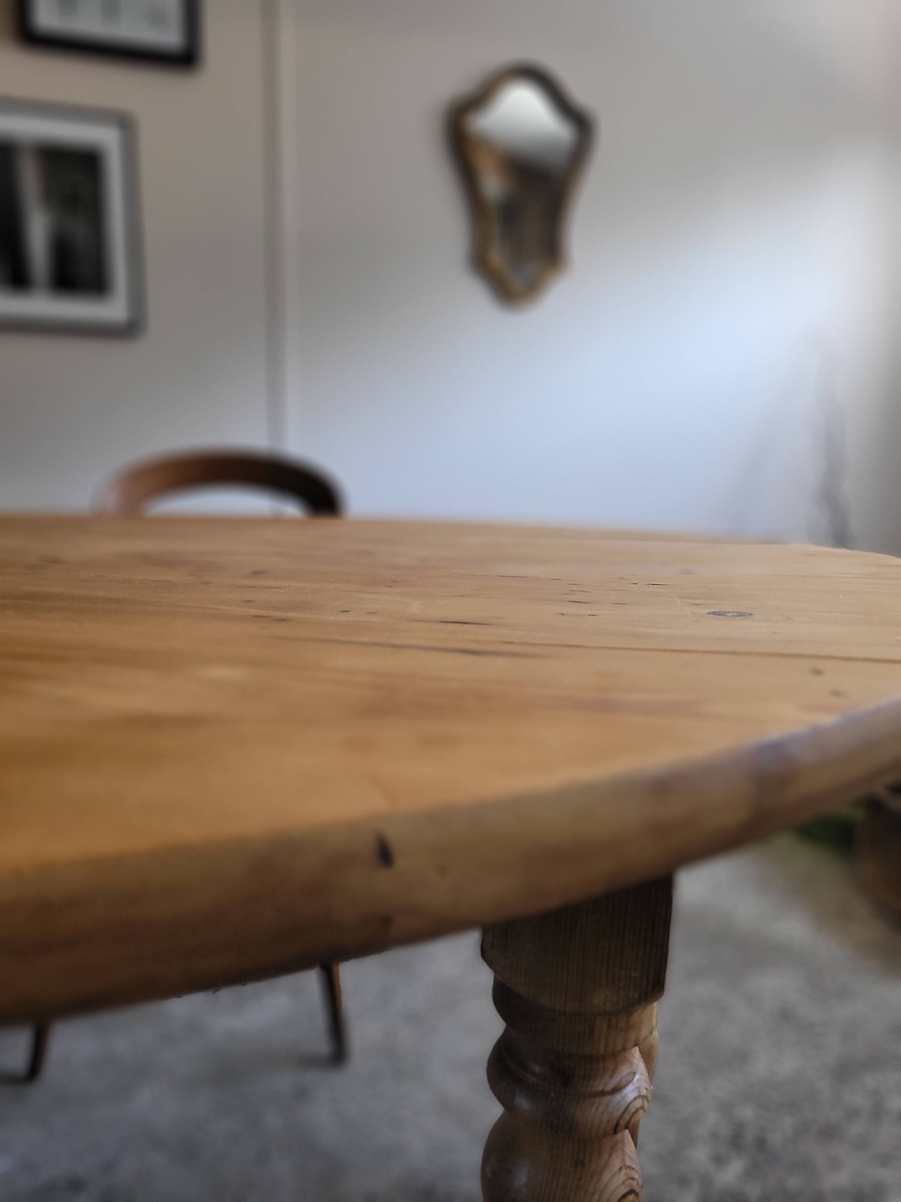 Round table with solid wood leaves