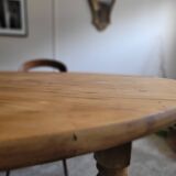 Round table with solid wood leaves
