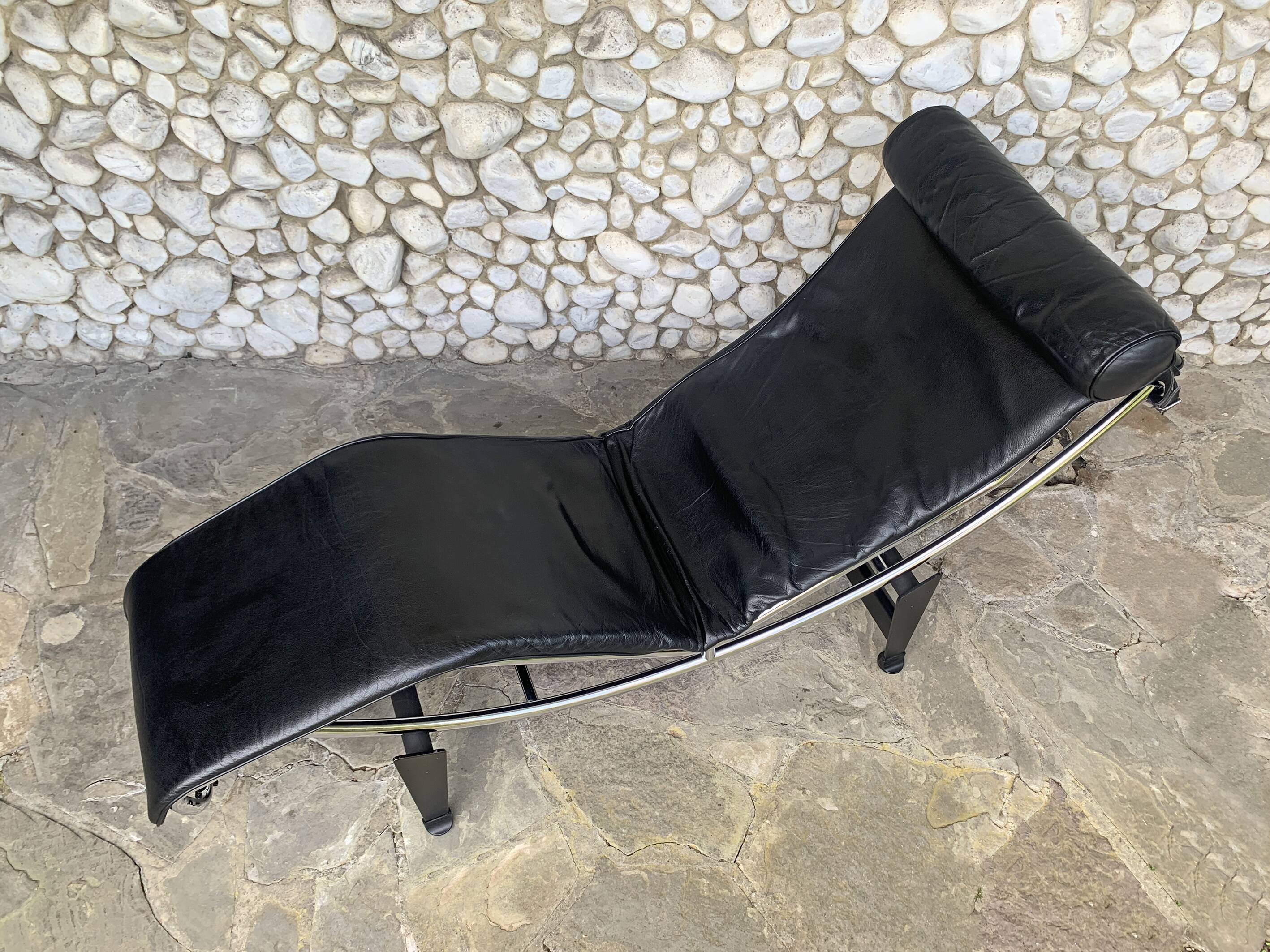 LC4 Cassina Chaise Lounge Vintage Black Leather, Perriand, Le Corbusier and Jeanneret