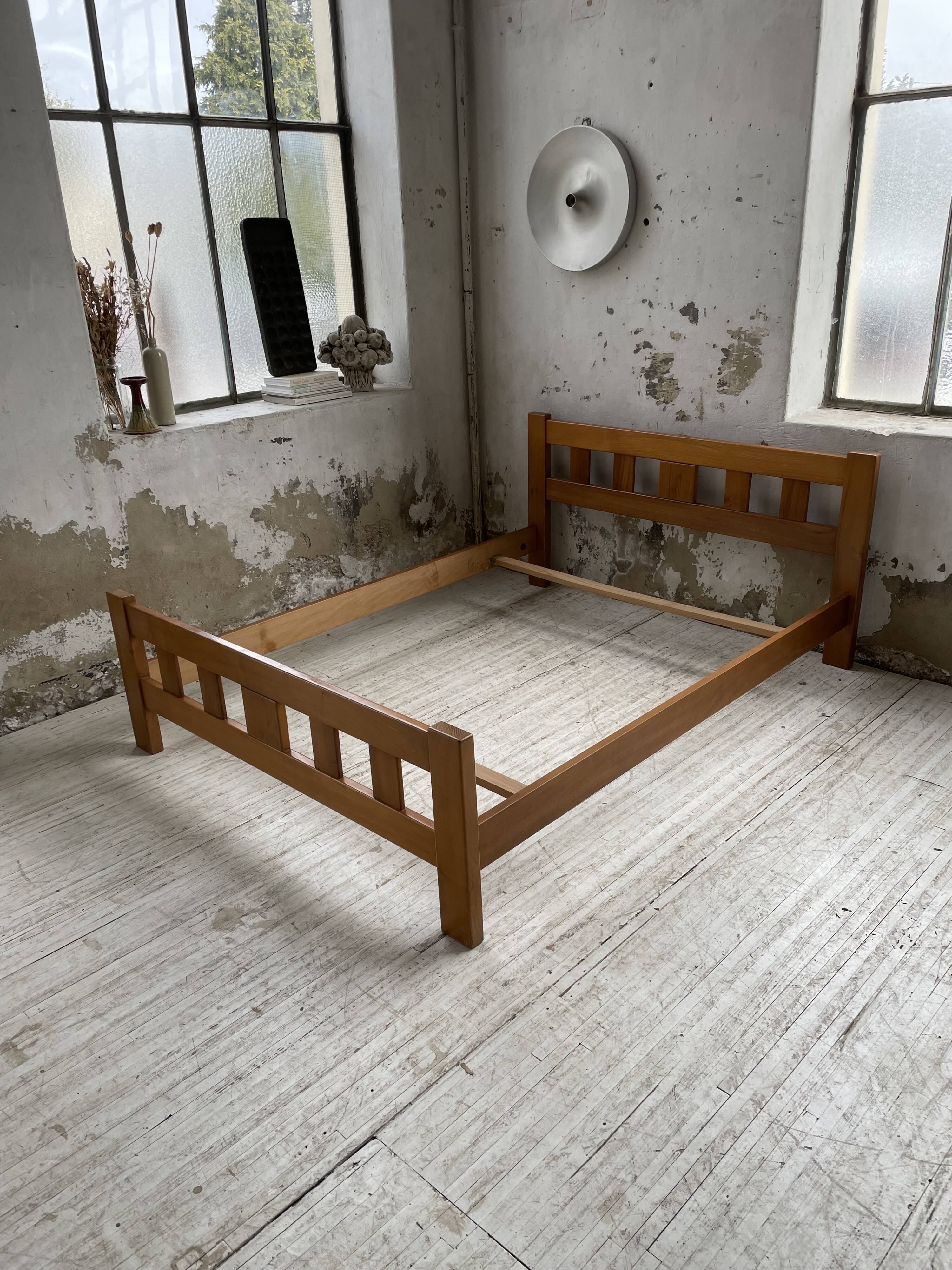 Maison Regain solid double bed 140 cm